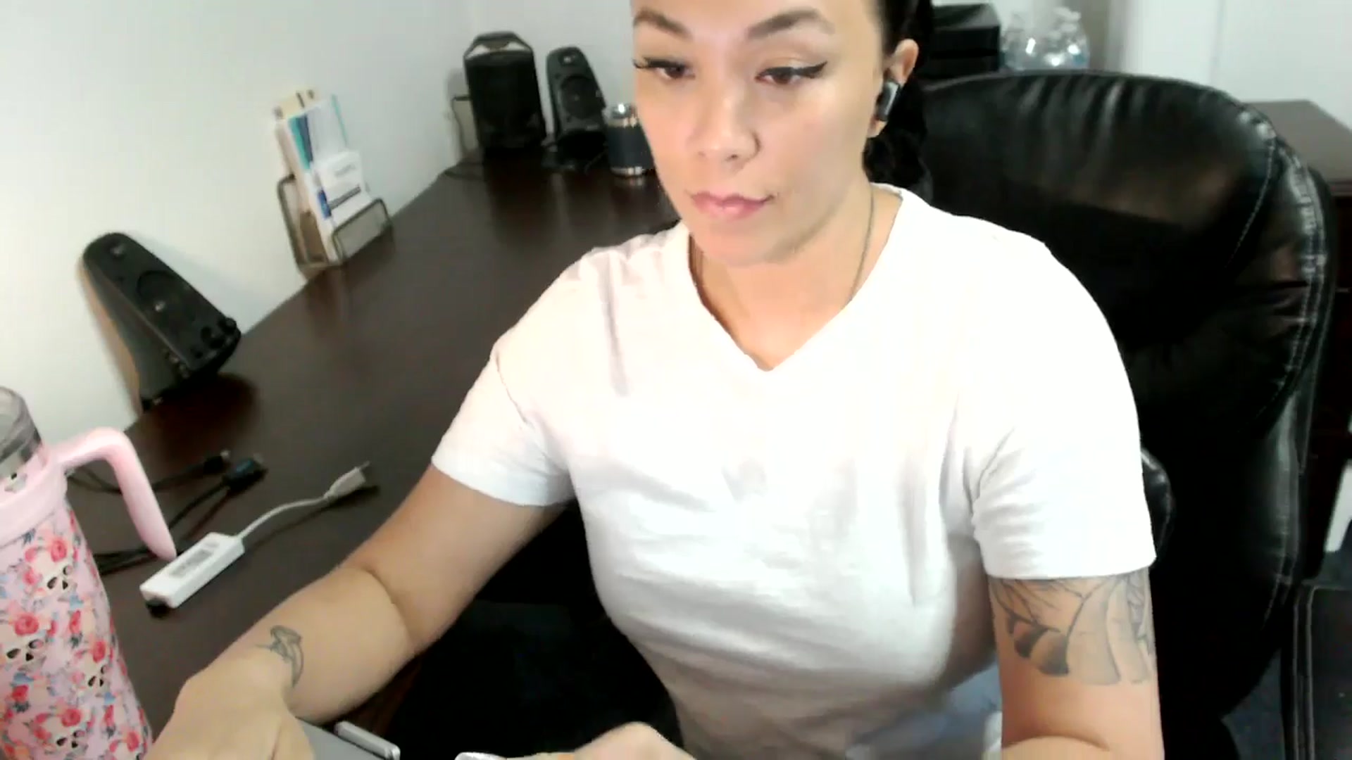 Gallery image thumbnail from MickaylaMoon's myfreecams stream on, 07/01/2024, 14:38 image 6 of 20