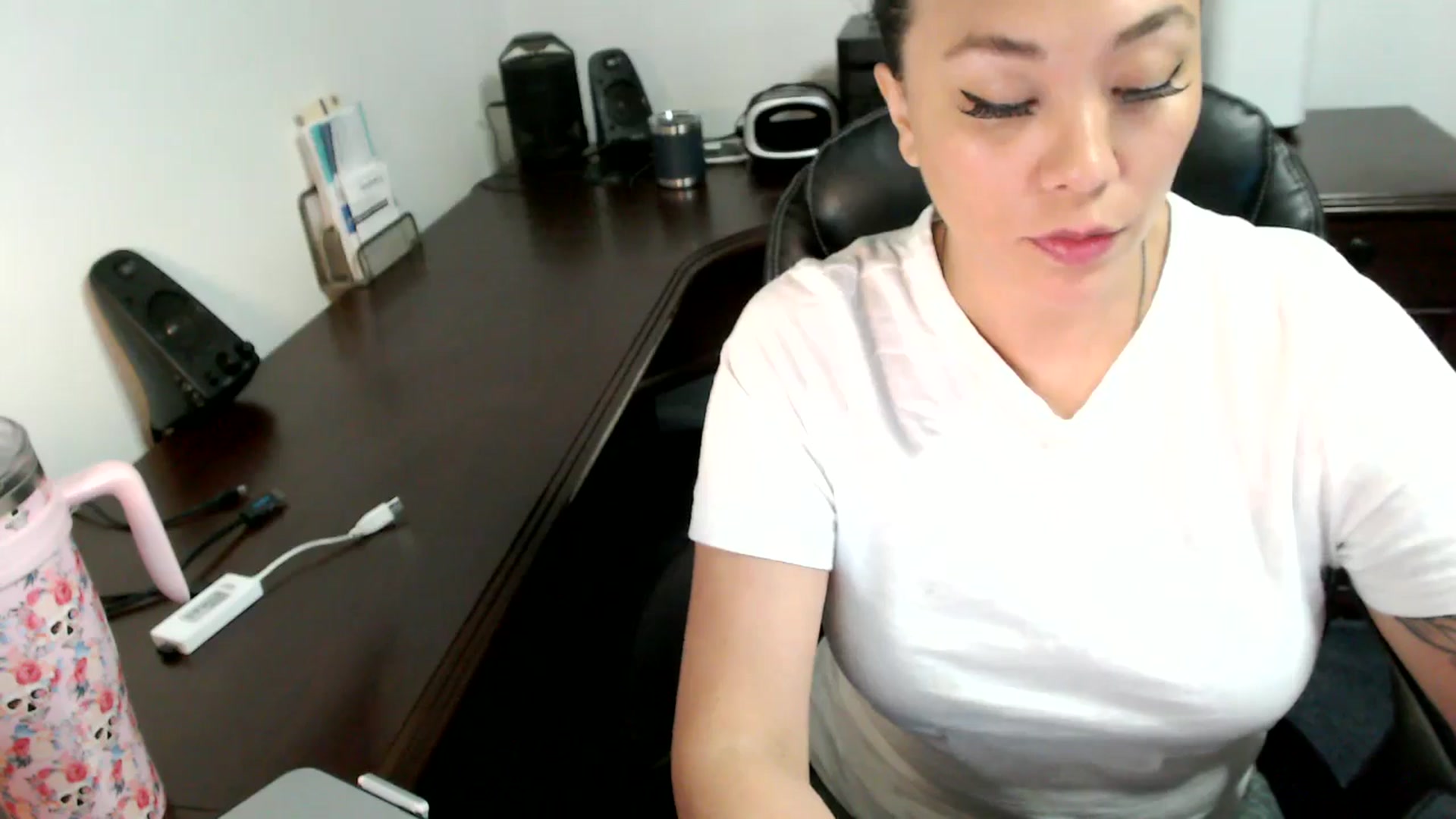Gallery image thumbnail from MickaylaMoon's myfreecams stream on, 07/01/2024, 14:38 image 5 of 20