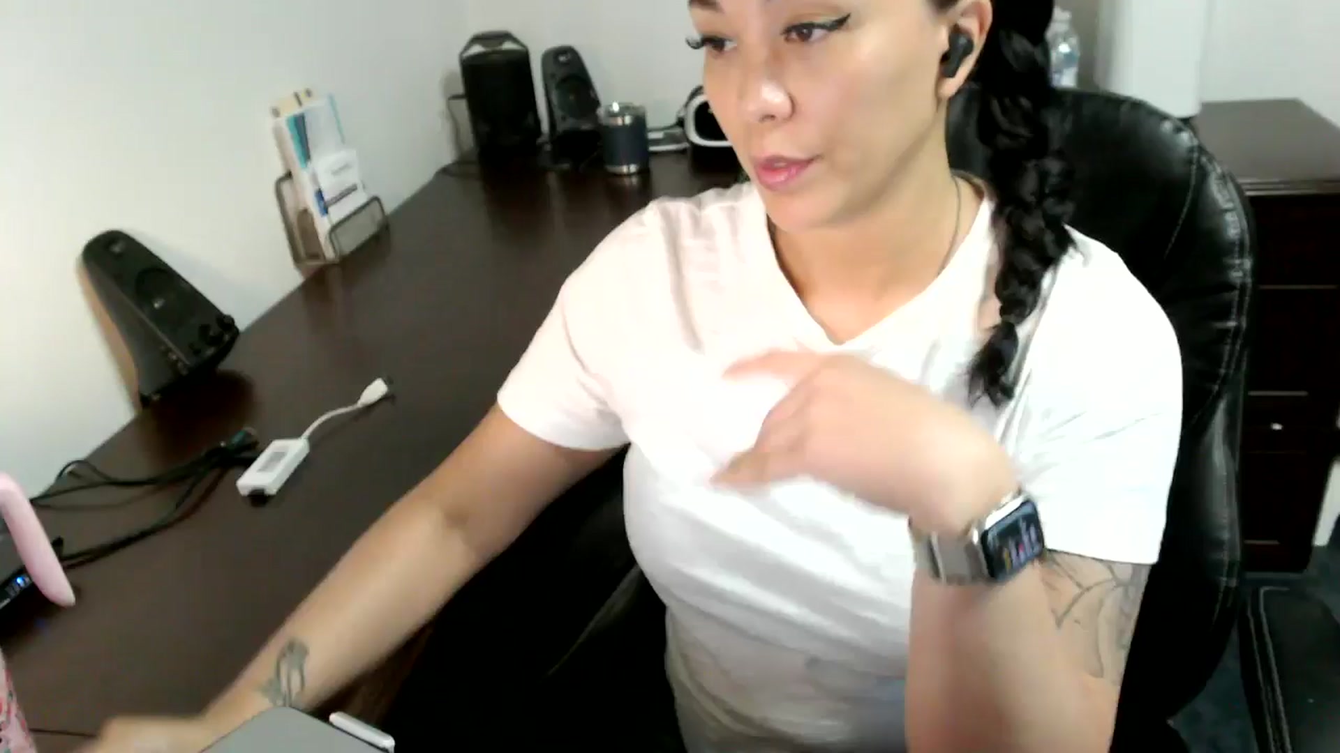 Gallery image thumbnail from MickaylaMoon's myfreecams stream on, 07/01/2024, 14:38 image 15 of 20