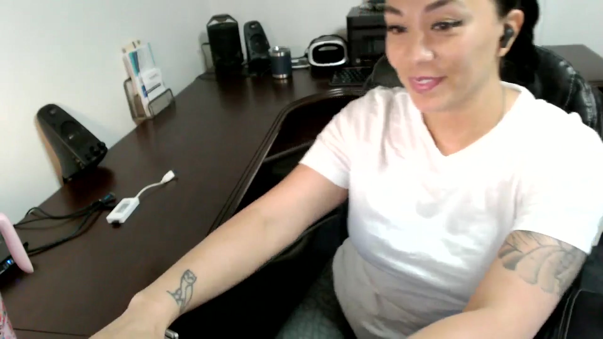 Gallery image thumbnail from MickaylaMoon's myfreecams stream on, 07/01/2024, 14:38 image 19 of 20