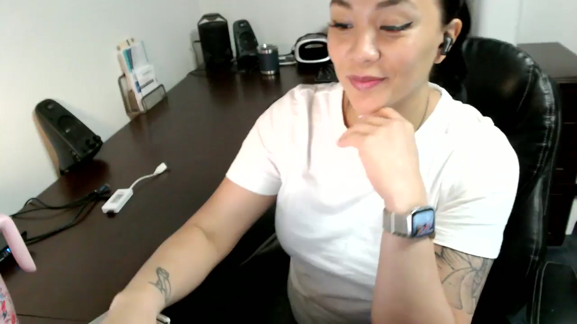 Gallery image thumbnail from MickaylaMoon's myfreecams stream on, 07/01/2024, 14:38 image 20 of 20