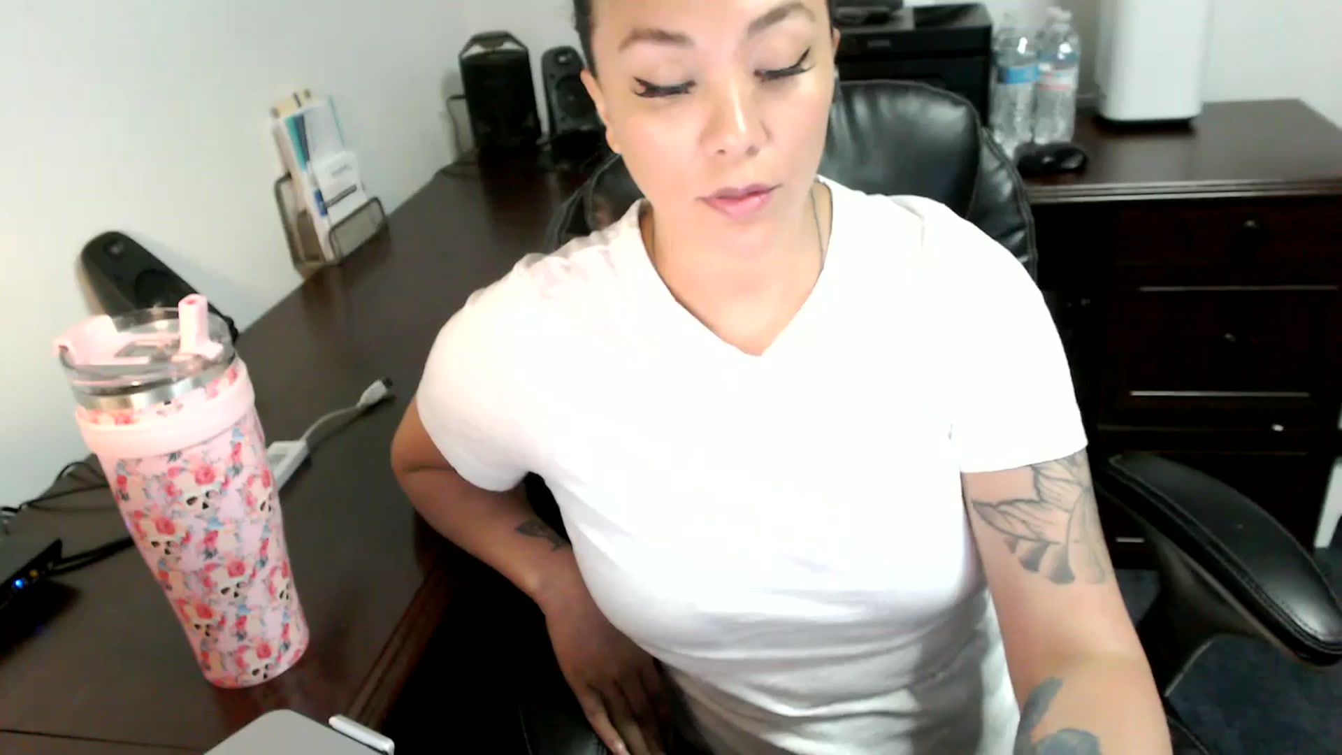 Gallery image thumbnail from MickaylaMoon's myfreecams stream on, 07/01/2024, 15:24 image 15 of 20