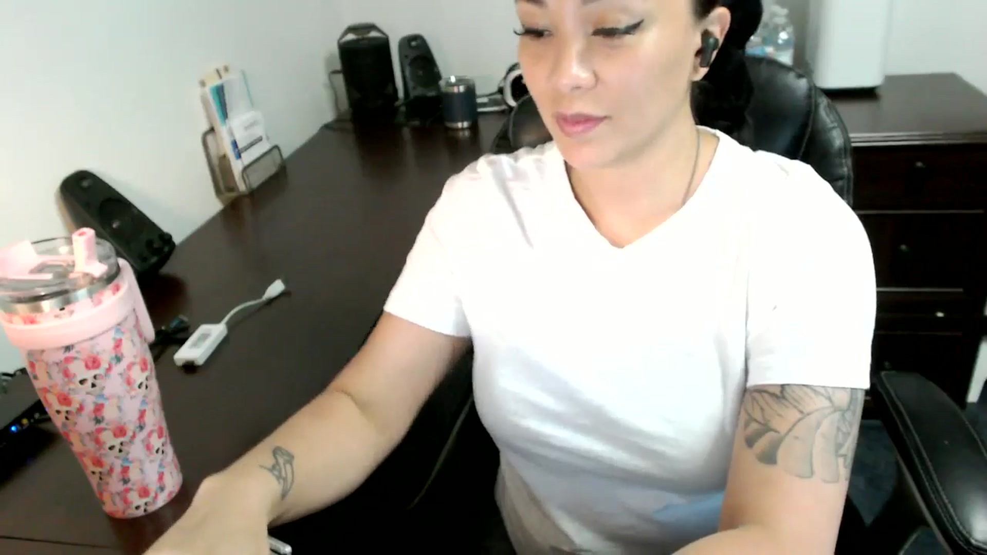 Gallery image thumbnail from MickaylaMoon's myfreecams stream on, 07/01/2024, 15:24 image 13 of 20