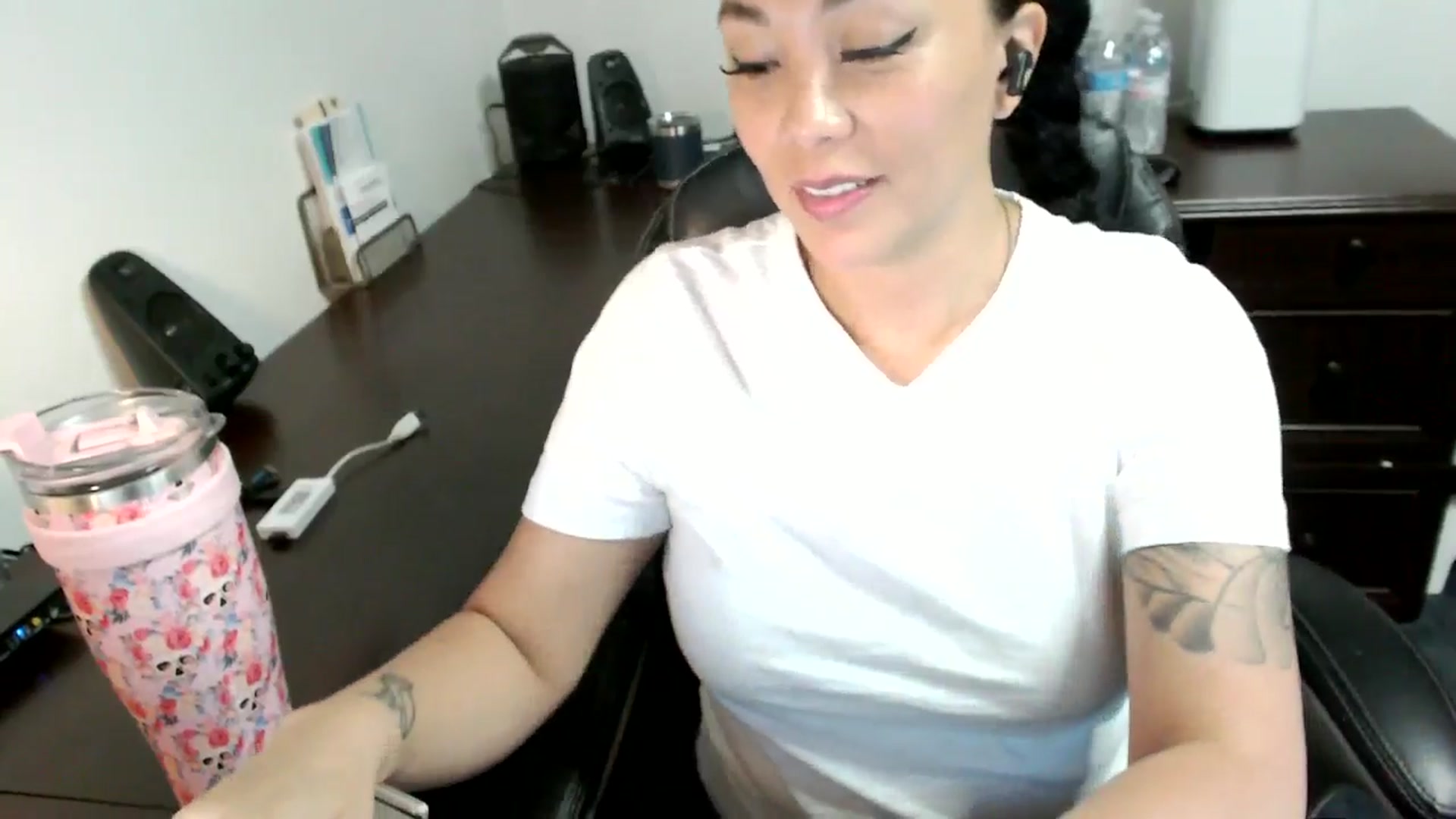 Gallery image thumbnail from MickaylaMoon's myfreecams stream on, 07/01/2024, 15:24 image 5 of 20