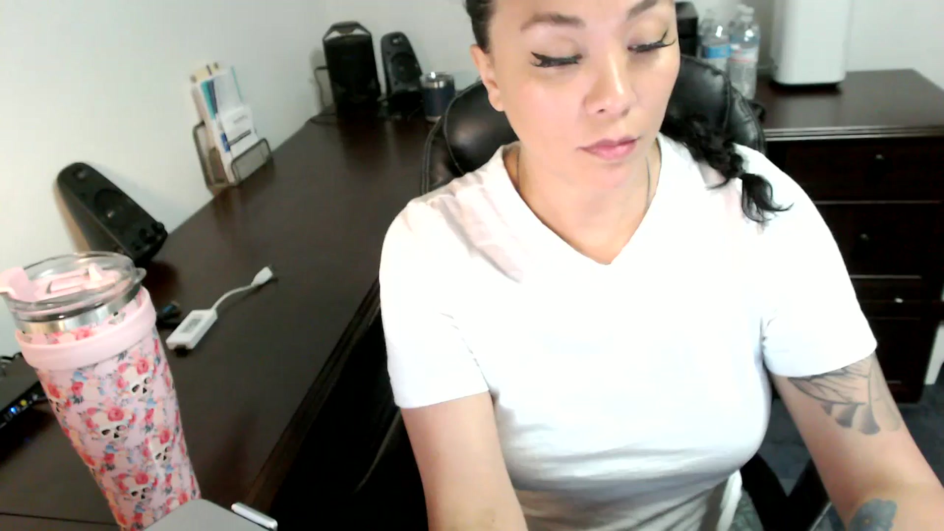 Gallery image thumbnail from MickaylaMoon's myfreecams stream on, 07/01/2024, 15:24 image 8 of 20