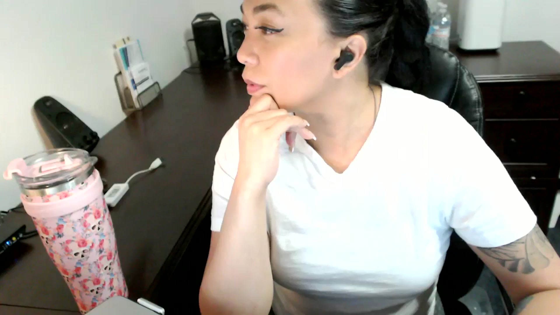 Gallery image thumbnail from MickaylaMoon's myfreecams stream on, 07/01/2024, 15:24 image 1 of 20