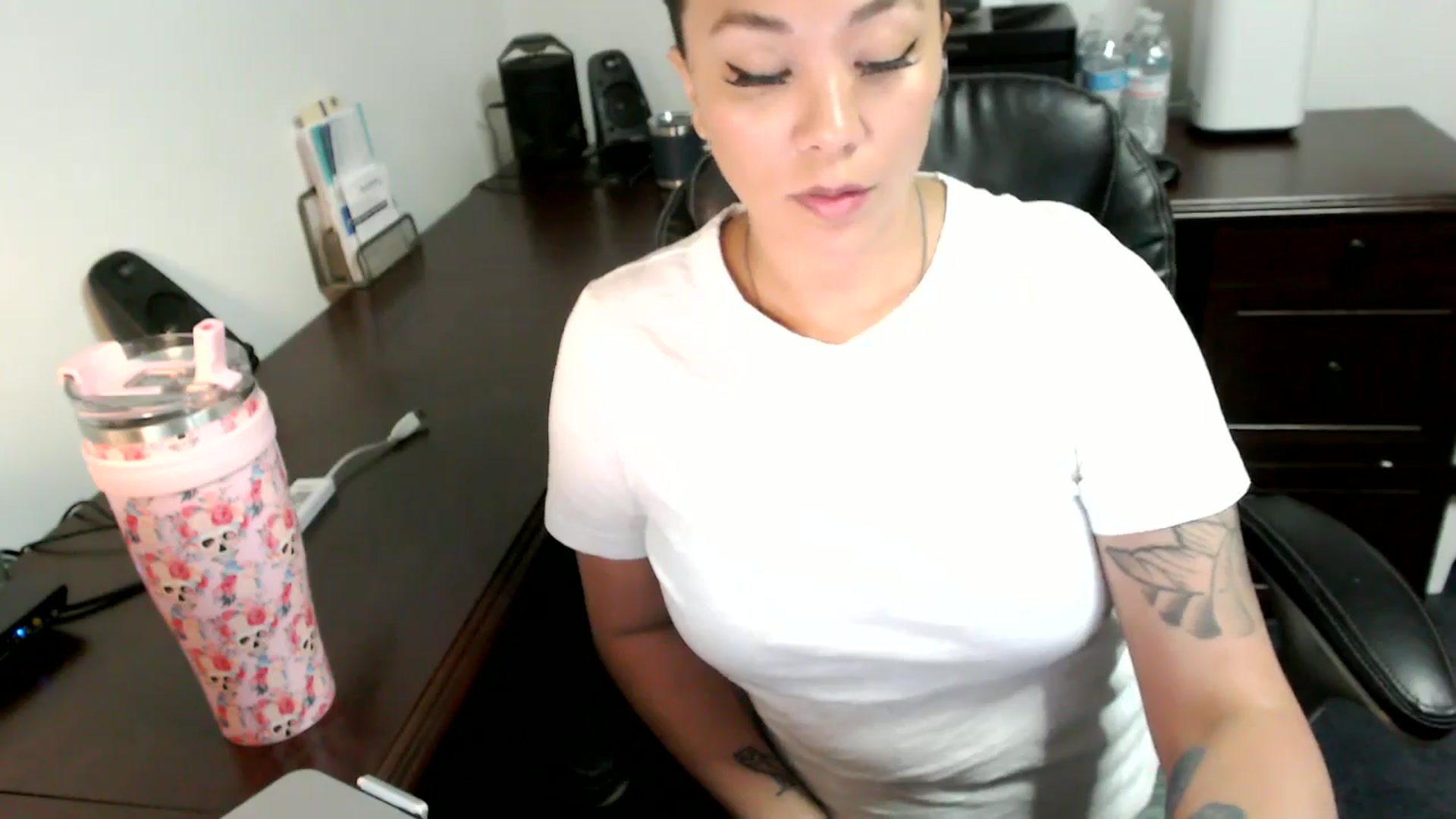 Gallery image thumbnail from MickaylaMoon's myfreecams stream on, 07/01/2024, 15:24 image 19 of 20