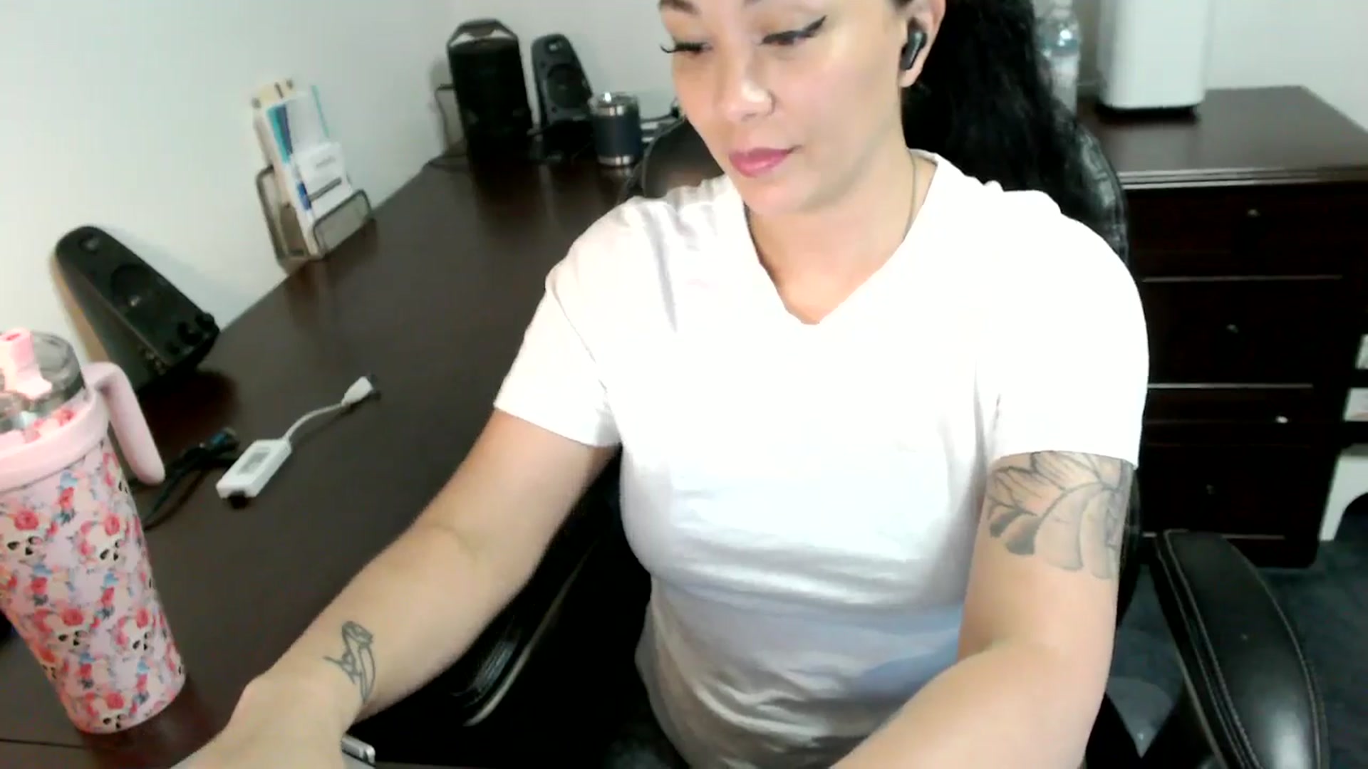 Gallery image thumbnail from MickaylaMoon's myfreecams stream on, 07/01/2024, 16:21 image 6 of 20