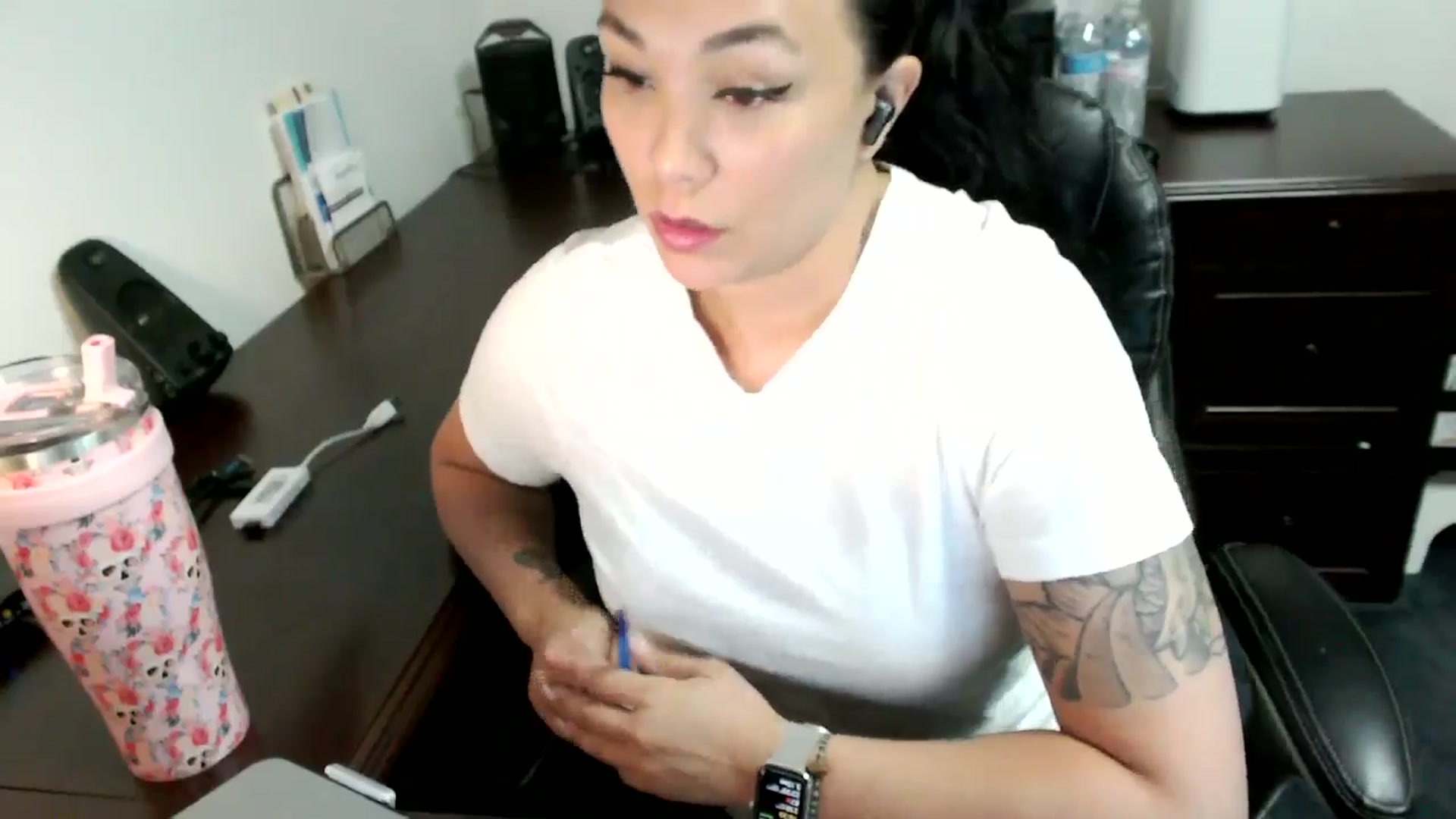 Gallery image thumbnail from MickaylaMoon's myfreecams stream on, 07/01/2024, 16:21 image 5 of 20