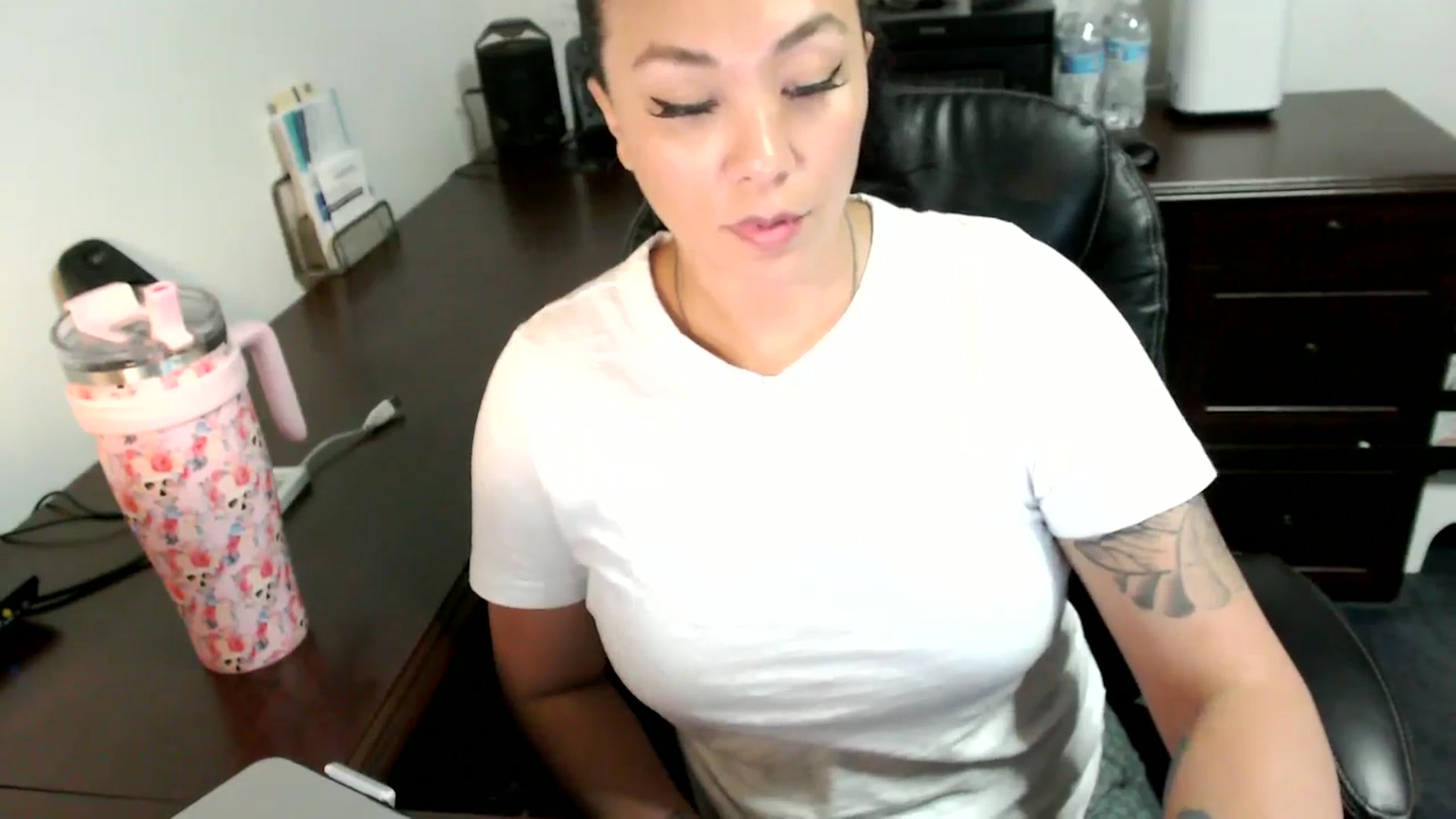 Gallery image thumbnail from MickaylaMoon's myfreecams stream on, 07/01/2024, 19:02 image 4 of 20
