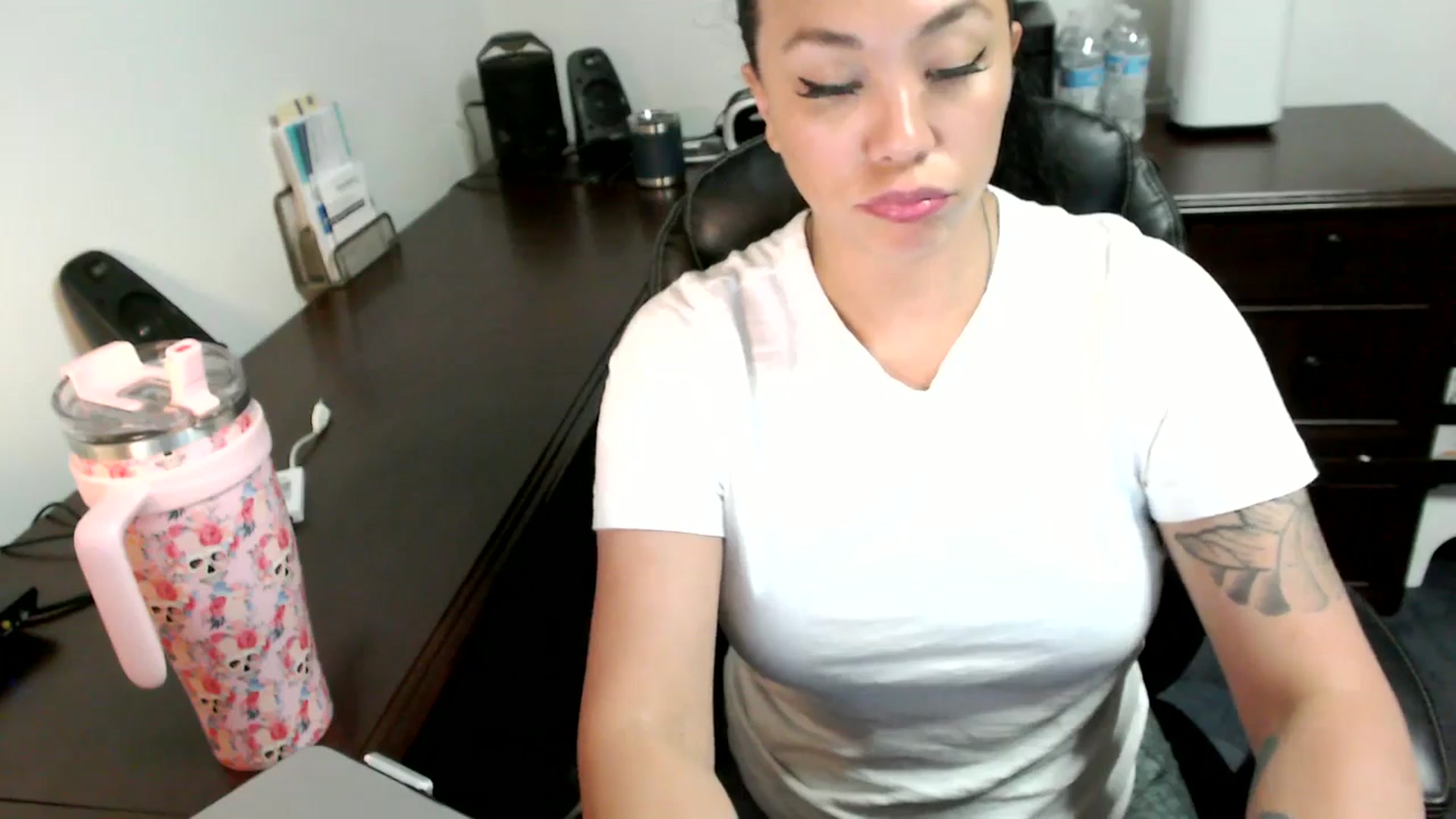 Gallery image thumbnail from MickaylaMoon's myfreecams stream on, 07/01/2024, 19:02 image 20 of 20
