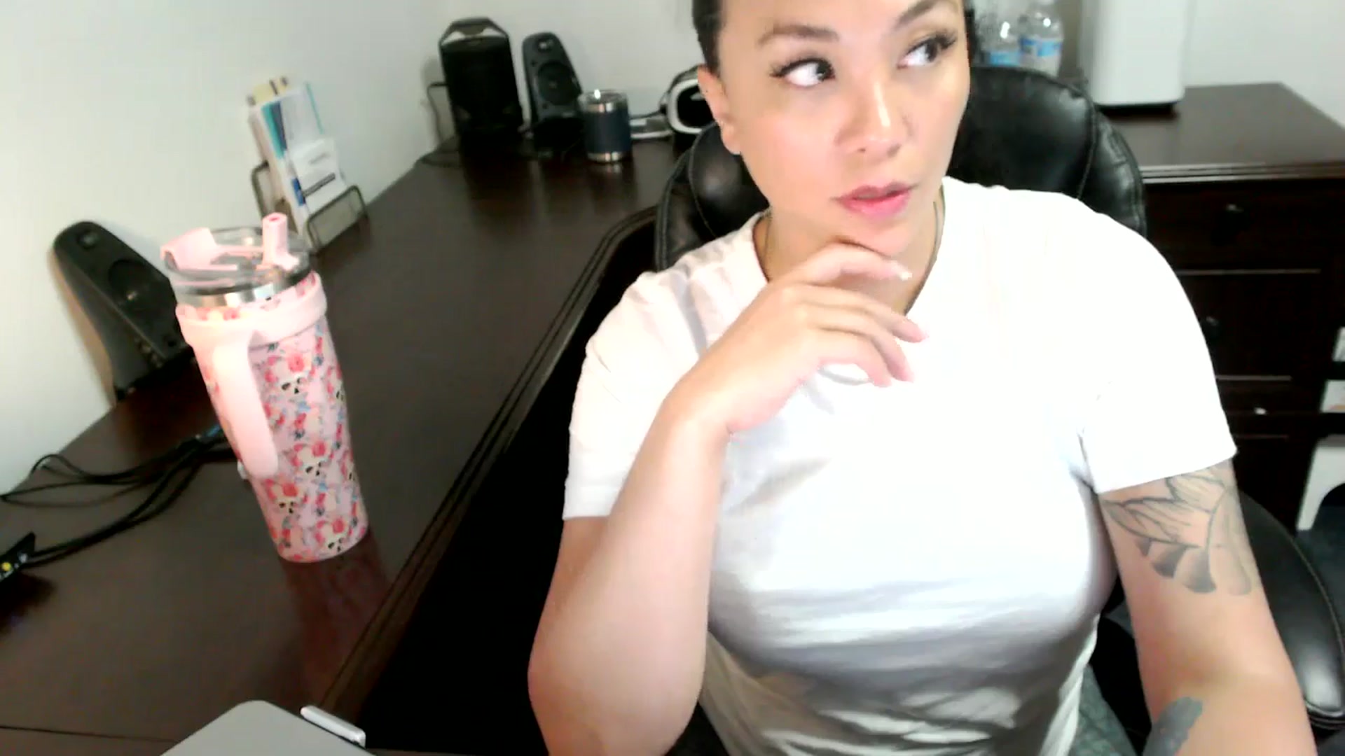 Gallery image thumbnail from MickaylaMoon's myfreecams stream on, 07/01/2024, 19:02 image 13 of 20