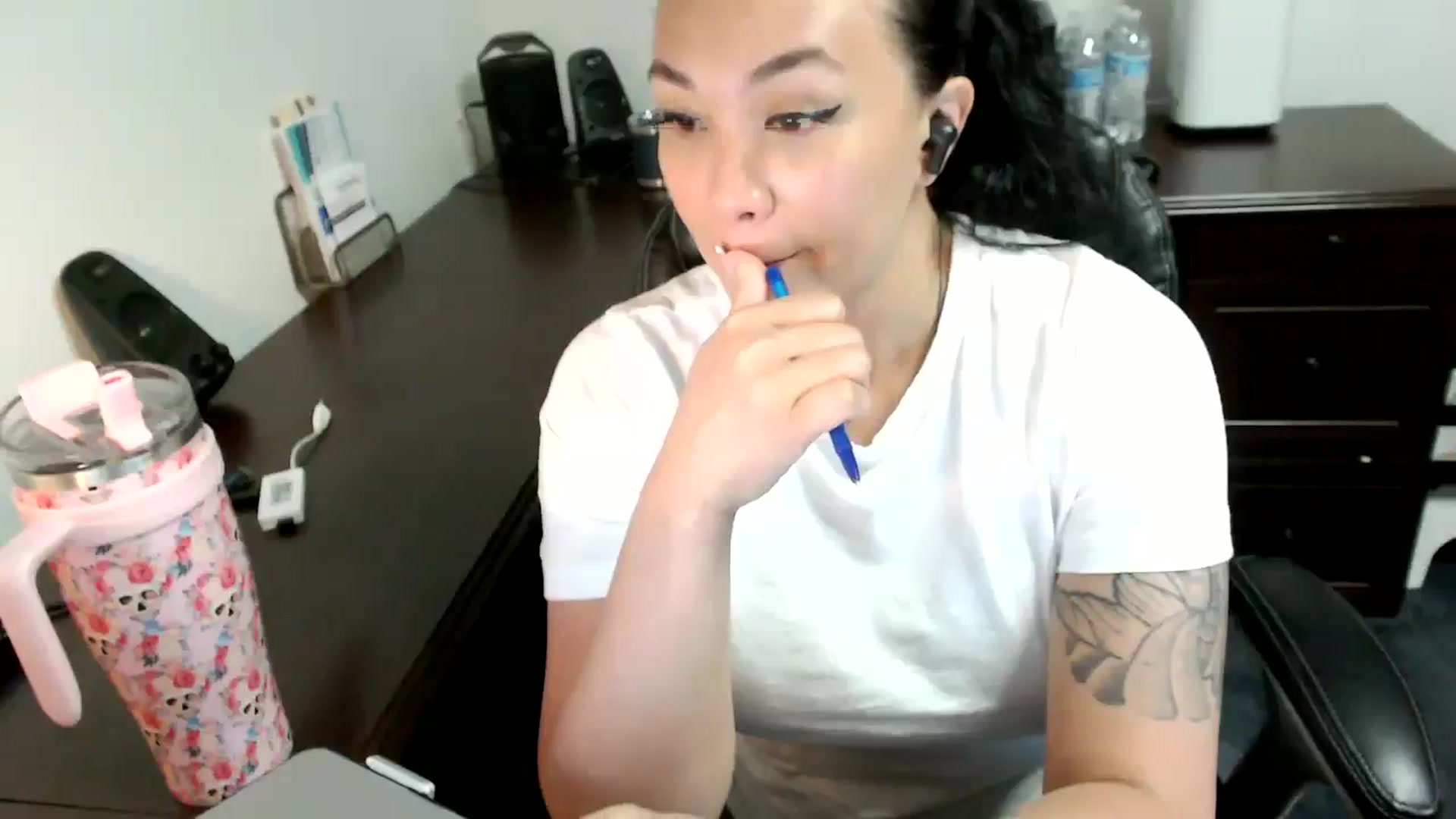 Gallery image thumbnail from MickaylaMoon's myfreecams stream on, 07/01/2024, 19:18 image 15 of 20
