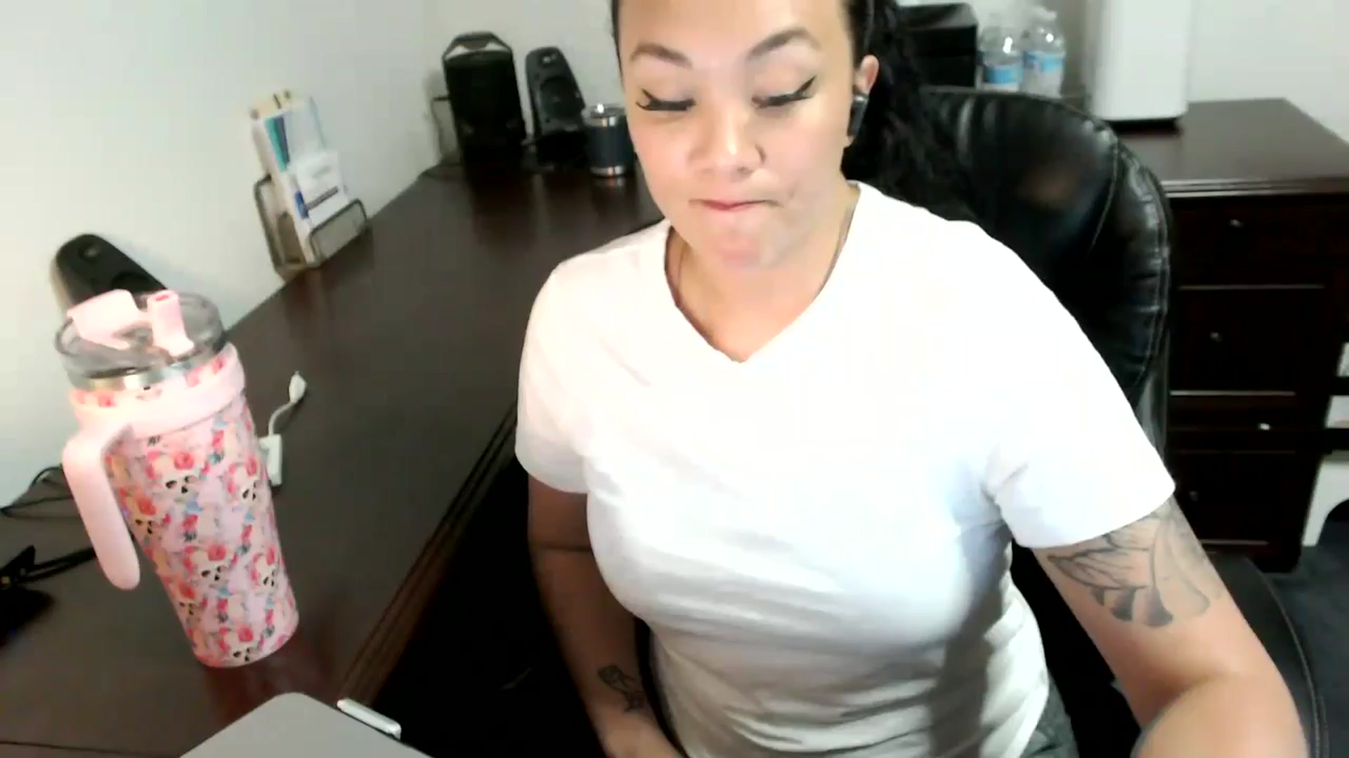 Gallery image thumbnail from MickaylaMoon's myfreecams stream on, 07/01/2024, 19:18 image 1 of 20