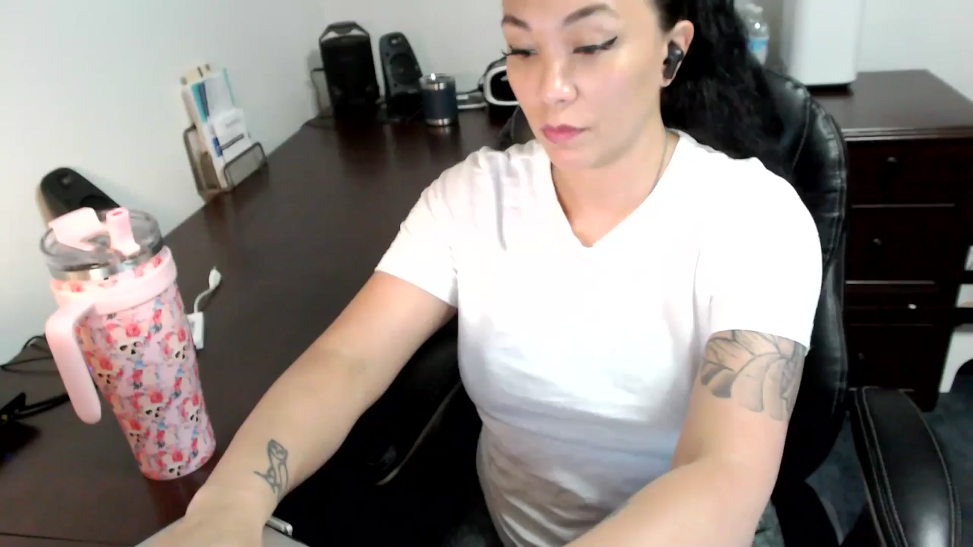 Gallery image thumbnail from MickaylaMoon's myfreecams stream on, 07/01/2024, 19:18 image 8 of 20