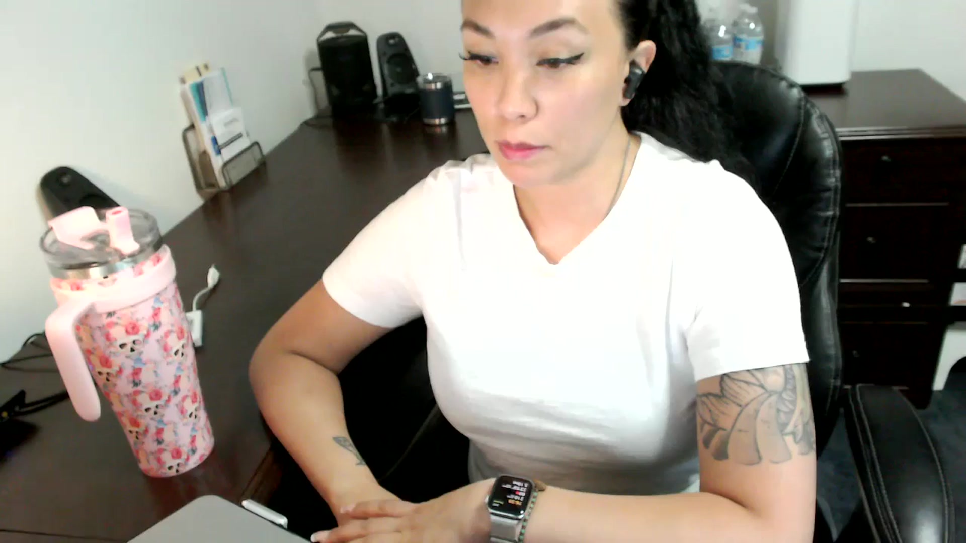 Gallery image thumbnail from MickaylaMoon's myfreecams stream on, 07/01/2024, 19:18 image 6 of 20
