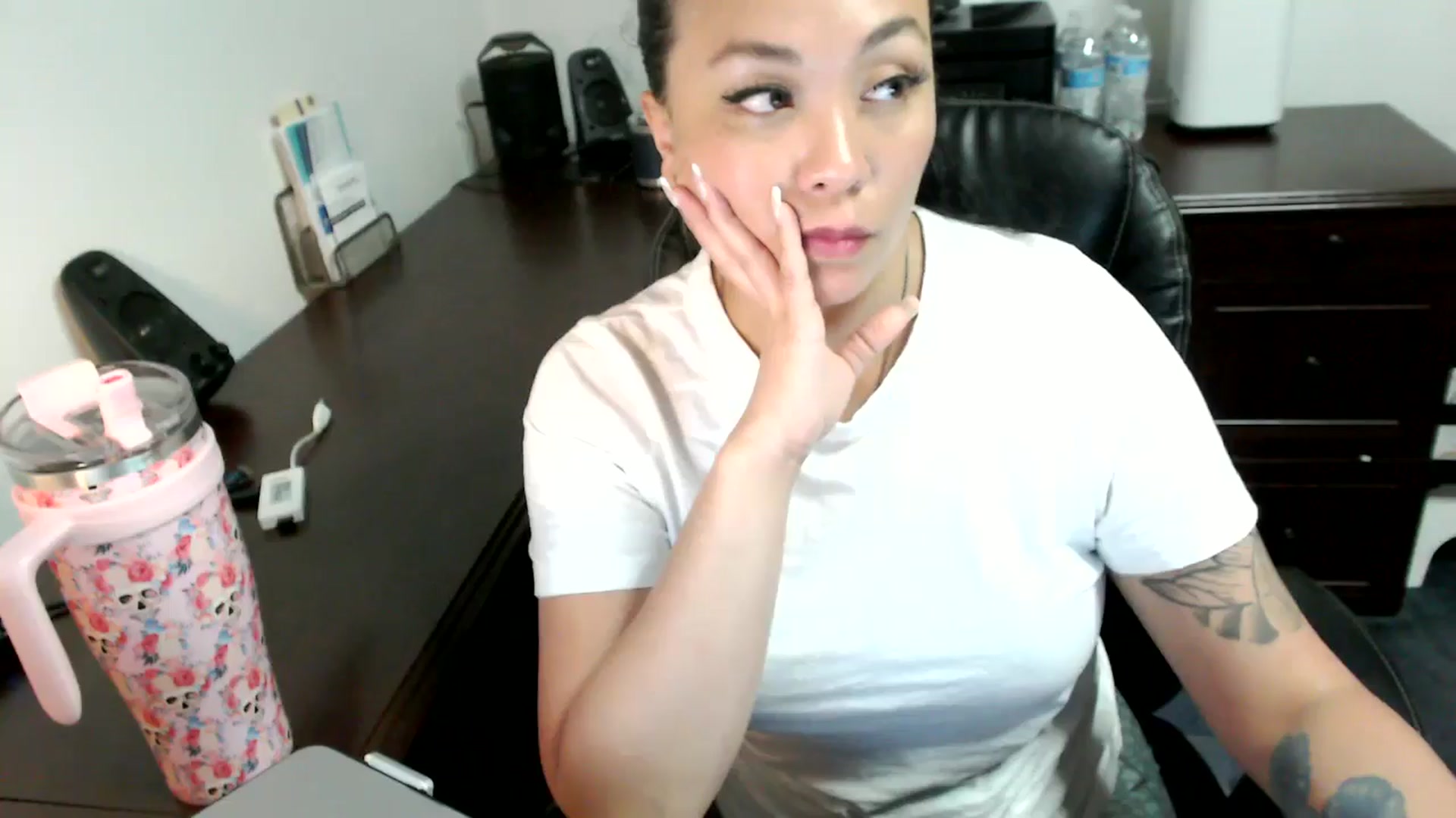 Gallery image thumbnail from MickaylaMoon's myfreecams stream on, 07/01/2024, 19:18 image 12 of 20