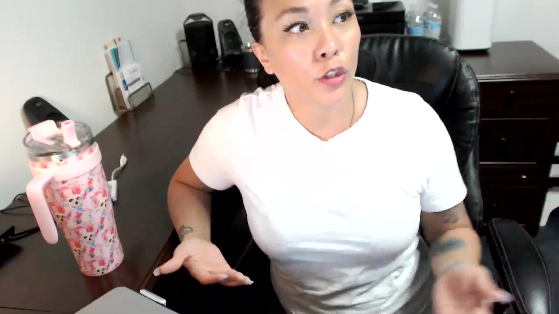 Gallery image thumbnail from MickaylaMoon's myfreecams stream on, 07/01/2024, 19:18 image 4 of 20