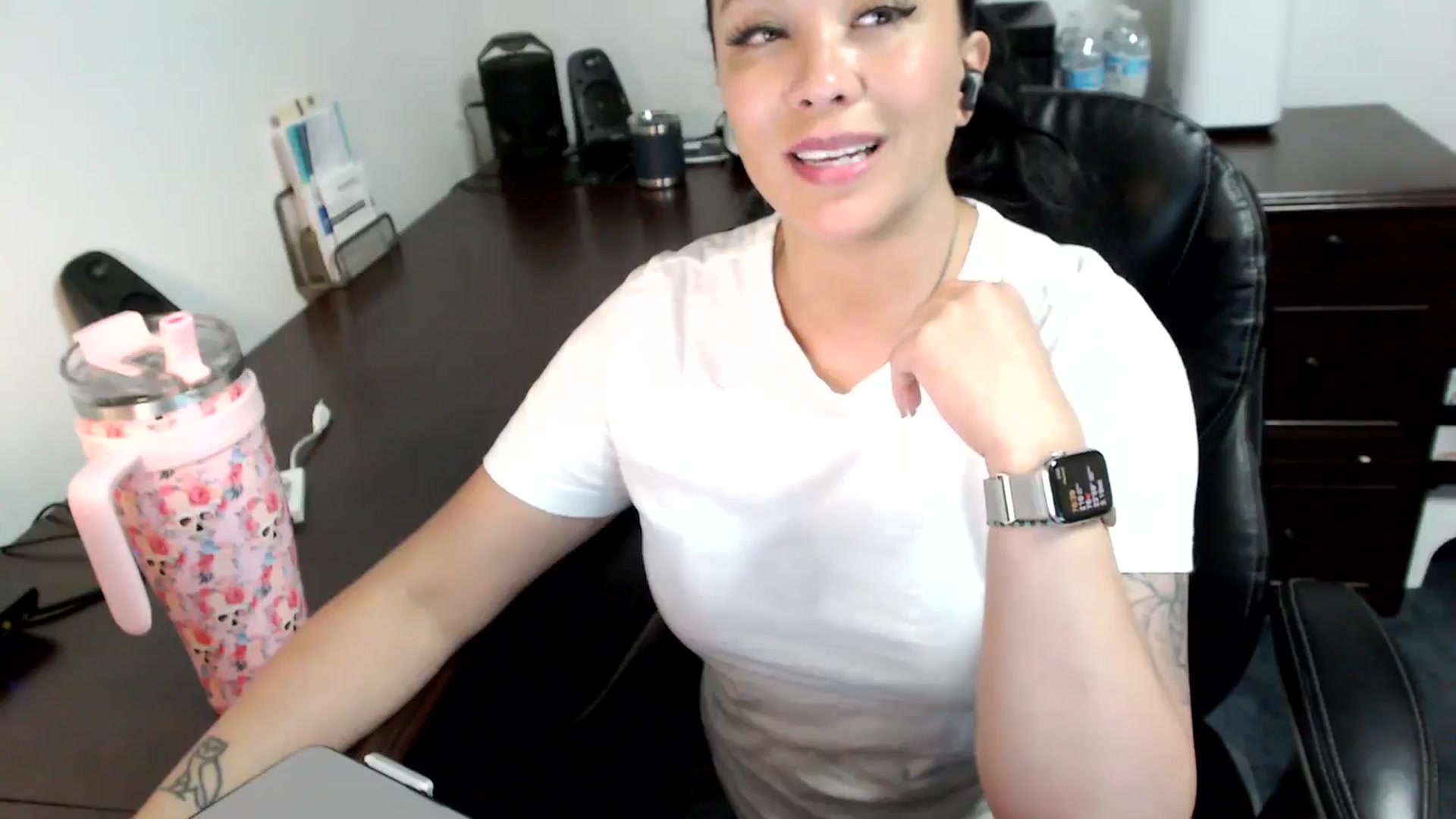 Gallery image thumbnail from MickaylaMoon's myfreecams stream on, 07/01/2024, 19:18 image 5 of 20