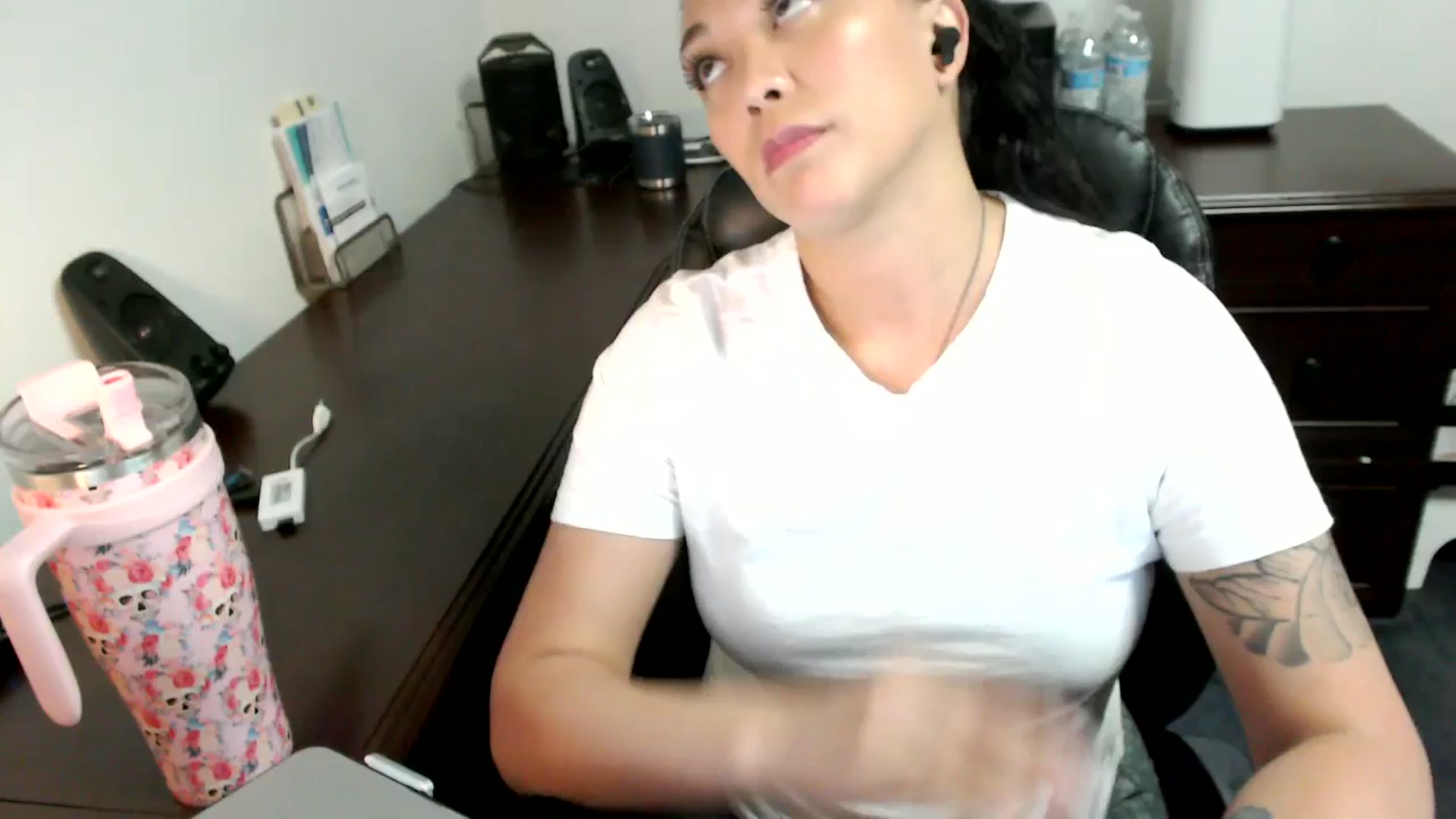 Gallery image thumbnail from MickaylaMoon's myfreecams stream on, 07/01/2024, 19:18 image 14 of 20