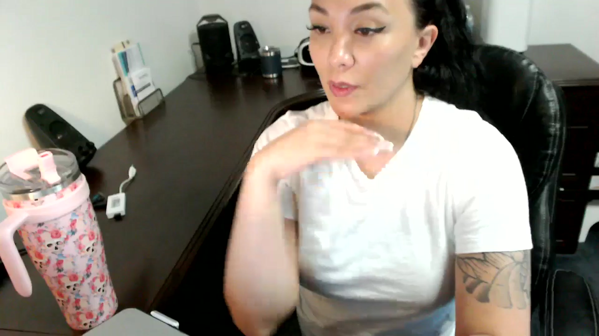 Gallery image thumbnail from MickaylaMoon's myfreecams stream on, 07/01/2024, 19:34 image 14 of 20