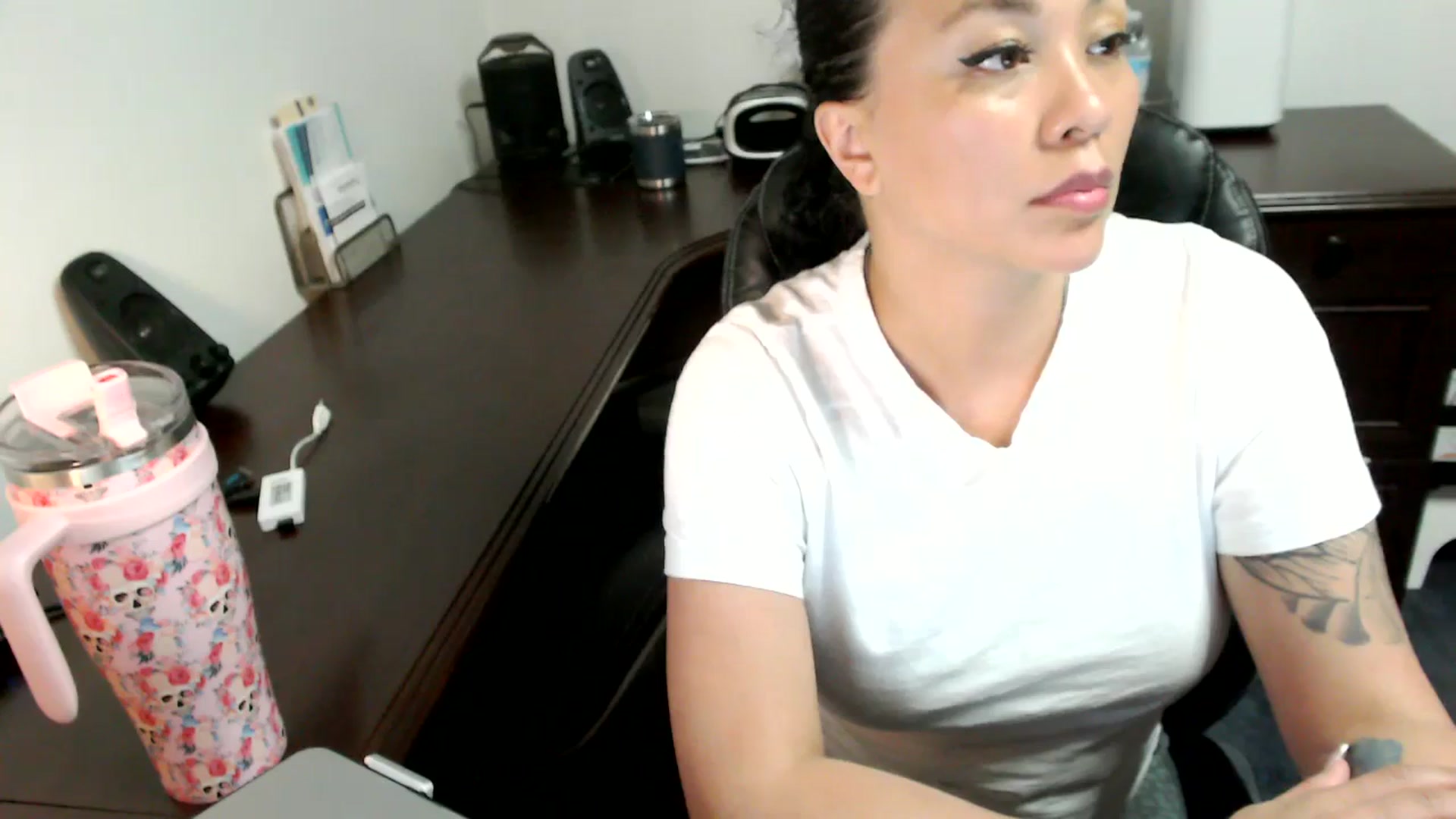 Gallery image thumbnail from MickaylaMoon's myfreecams stream on, 07/01/2024, 19:34 image 6 of 20