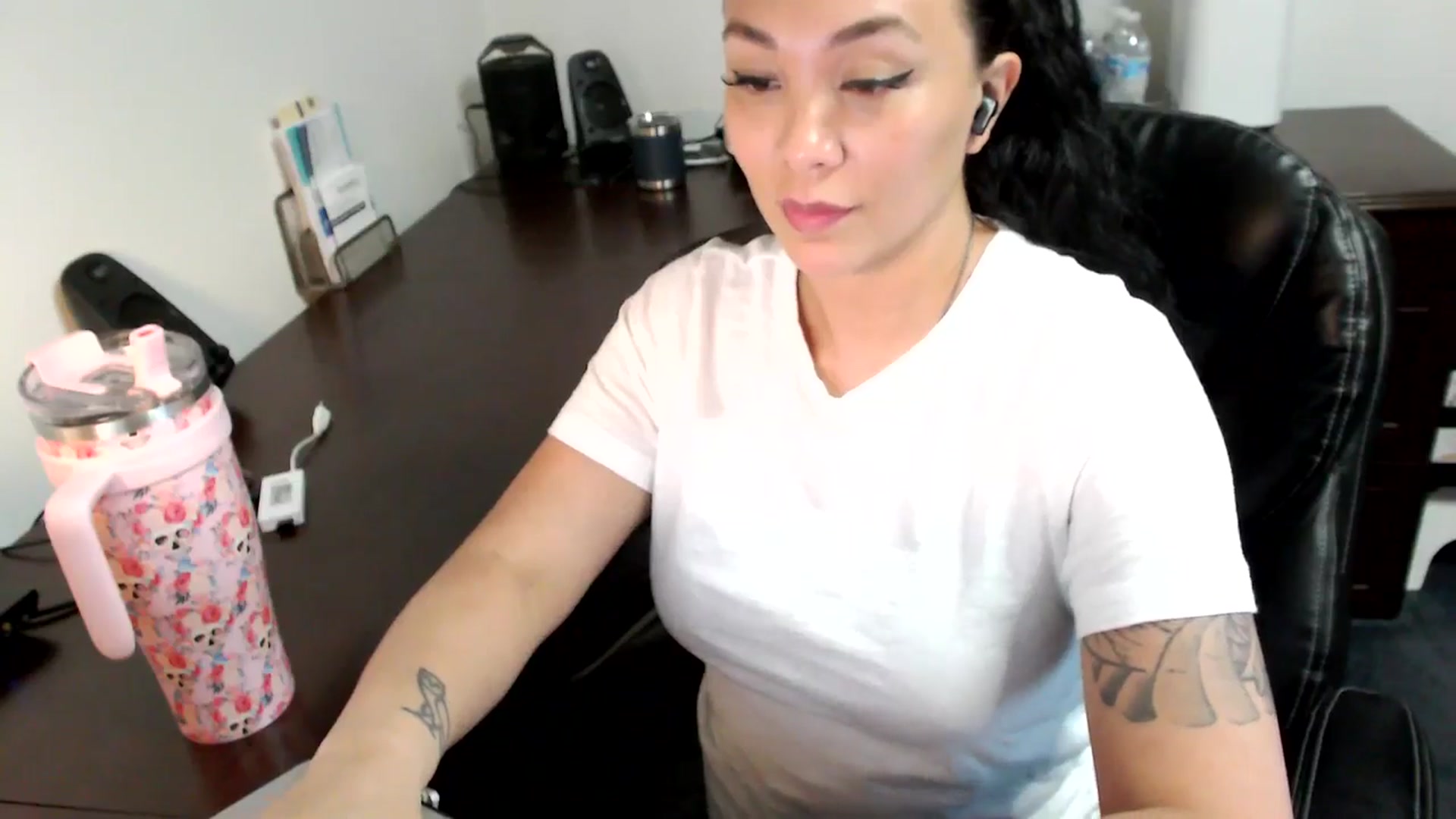 Gallery image thumbnail from MickaylaMoon's myfreecams stream on, 07/01/2024, 19:34 image 19 of 20