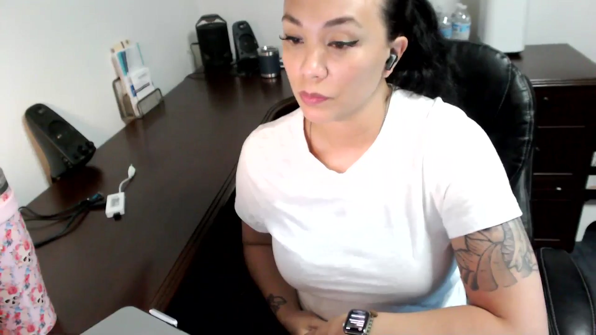 Gallery image thumbnail from MickaylaMoon's myfreecams stream on, 07/01/2024, 20:23 image 3 of 20