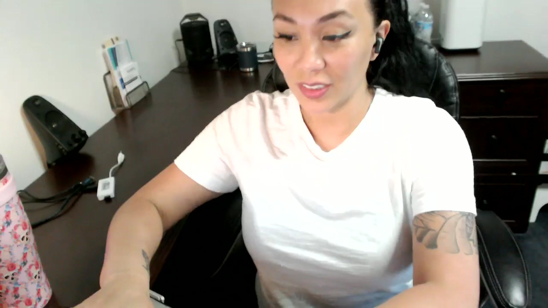 Gallery image thumbnail from MickaylaMoon's myfreecams stream on, 07/01/2024, 20:23 image 12 of 20