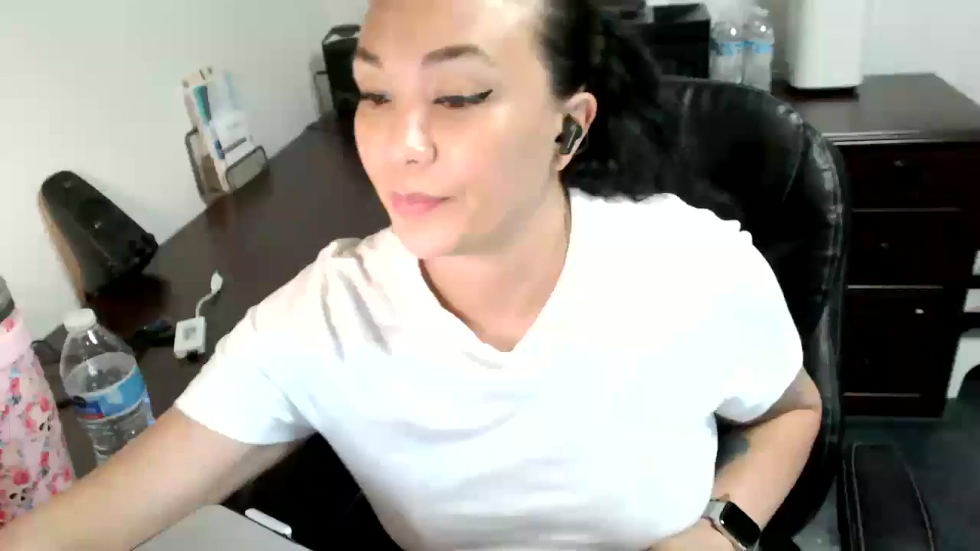 Gallery image thumbnail from MickaylaMoon's myfreecams stream on, 07/01/2024, 20:23 image 18 of 20