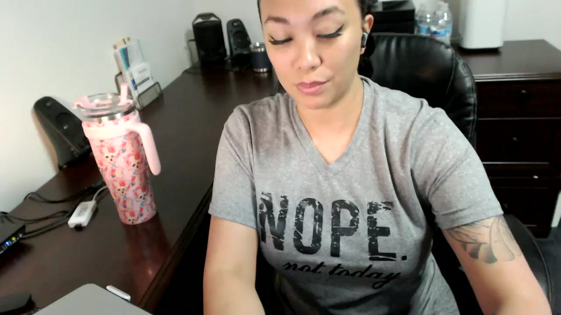 Gallery image thumbnail from MickaylaMoon's myfreecams stream on, 07/02/2024, 15:28 image 1 of 20