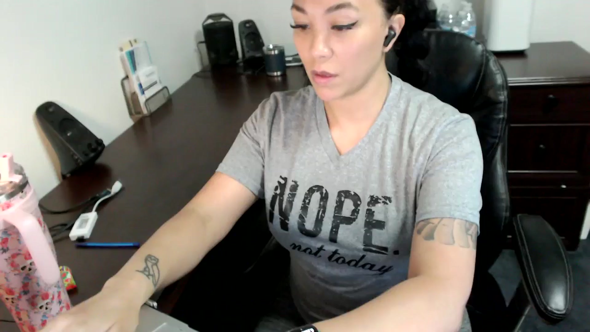 Gallery image thumbnail from MickaylaMoon's myfreecams stream on, 07/02/2024, 15:28 image 18 of 20