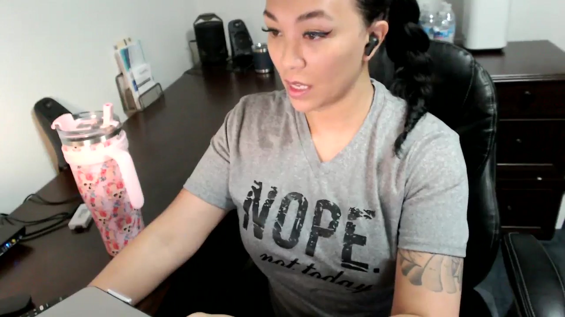 Gallery image thumbnail from MickaylaMoon's myfreecams stream on, 07/02/2024, 15:28 image 3 of 20