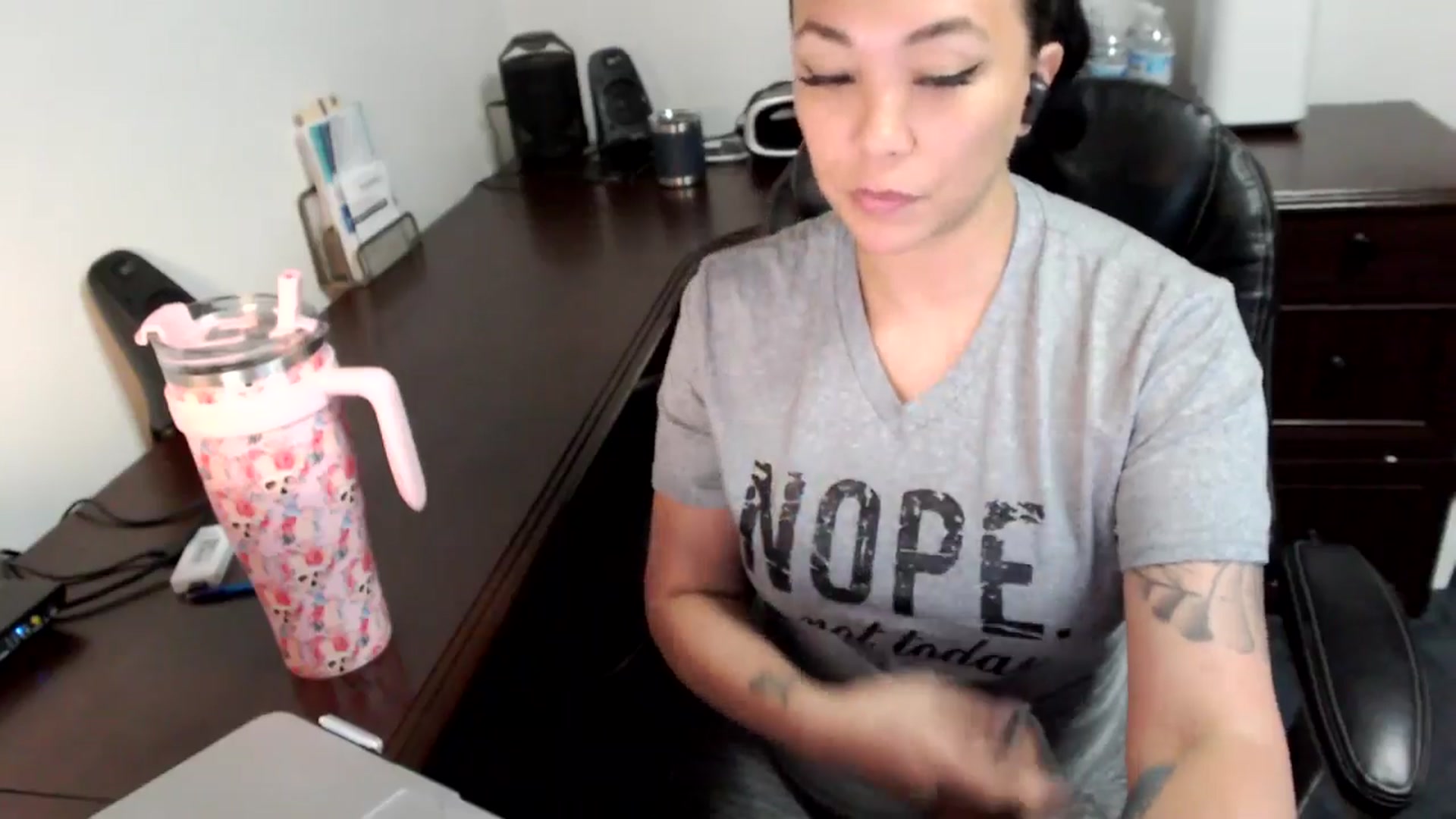 Gallery image thumbnail from MickaylaMoon's myfreecams stream on, 07/02/2024, 16:19 image 10 of 20