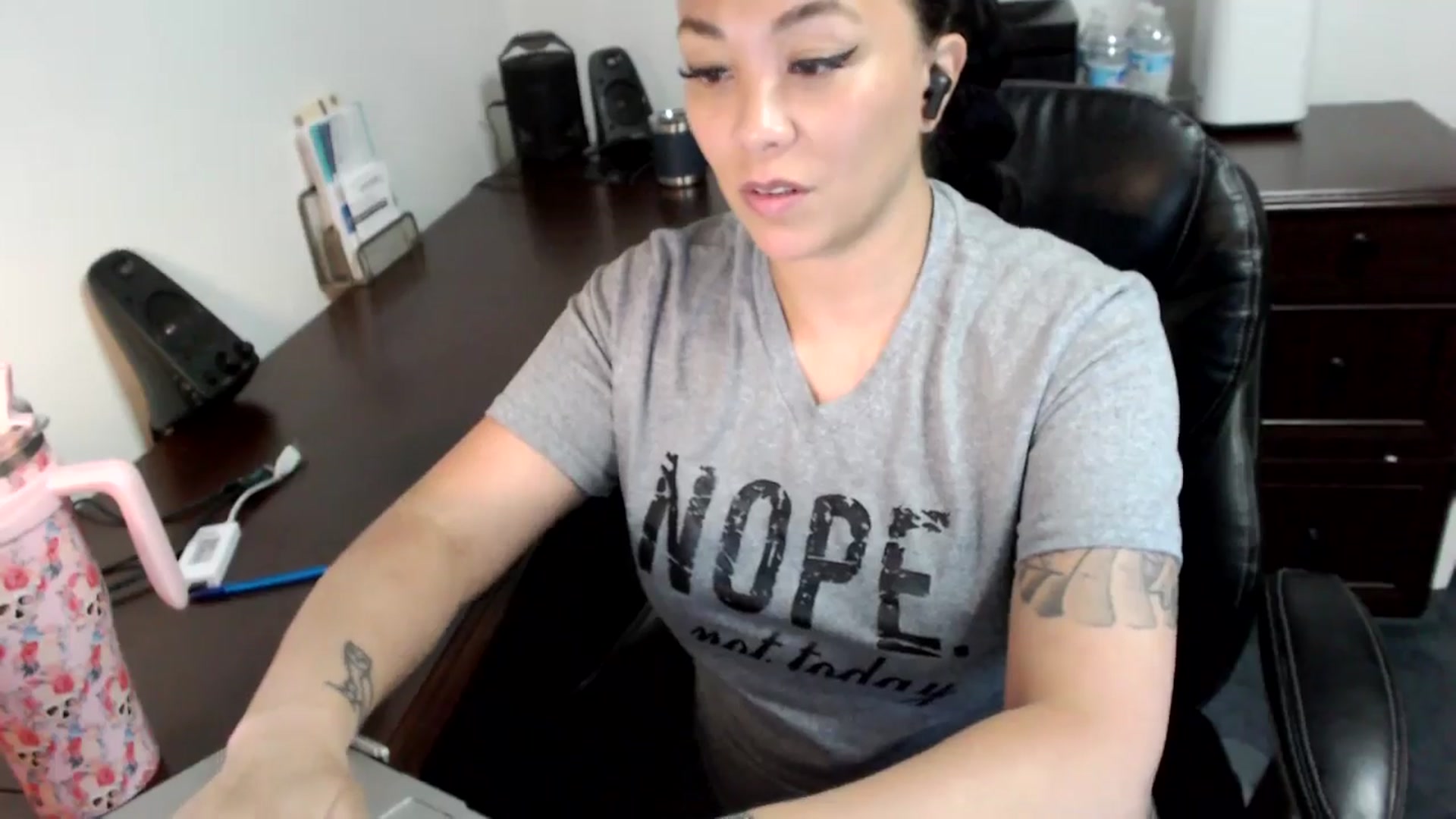 Gallery image thumbnail from MickaylaMoon's myfreecams stream on, 07/02/2024, 16:19 image 6 of 20