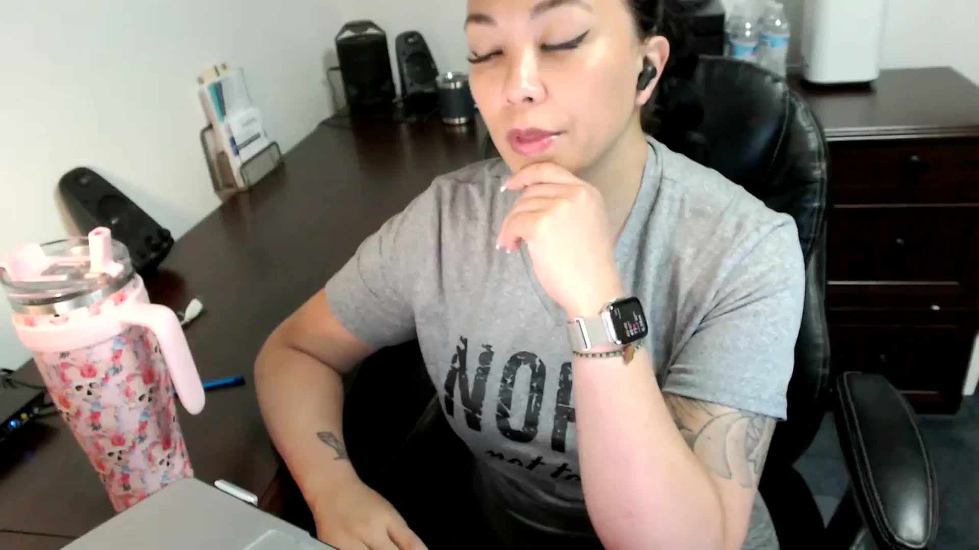 Gallery image thumbnail from MickaylaMoon's myfreecams stream on, 07/02/2024, 17:43 image 1 of 20