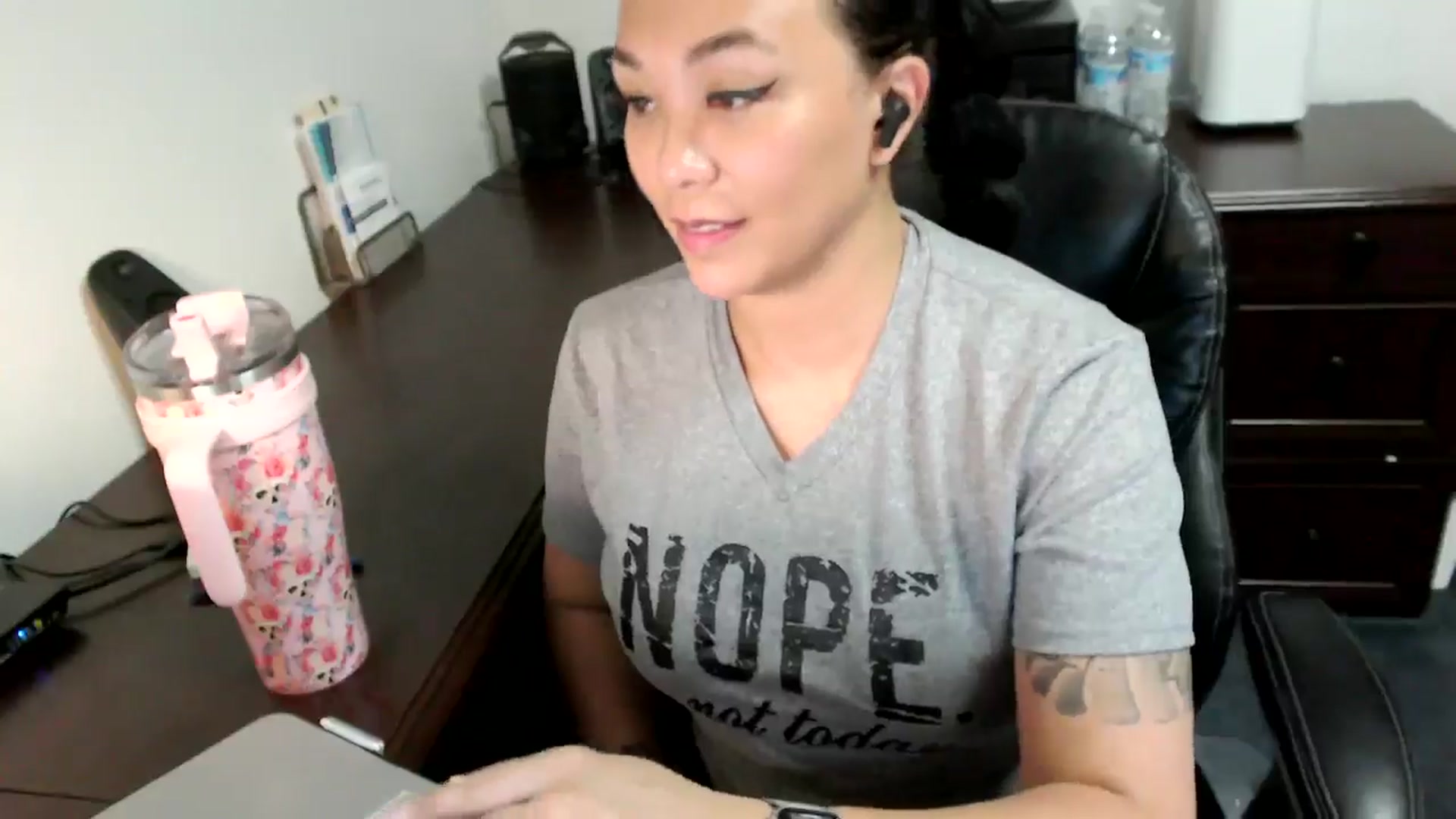 Gallery image thumbnail from MickaylaMoon's myfreecams stream on, 07/02/2024, 17:43 image 18 of 20