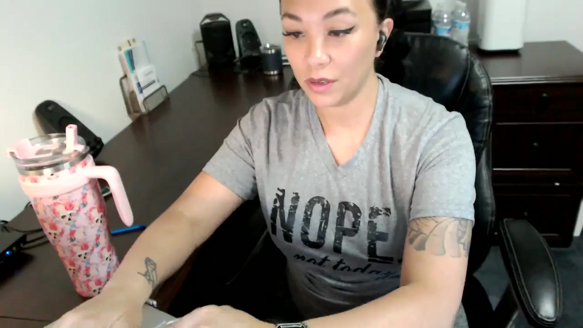 Gallery image thumbnail from MickaylaMoon's myfreecams stream on, 07/02/2024, 17:43 image 4 of 20