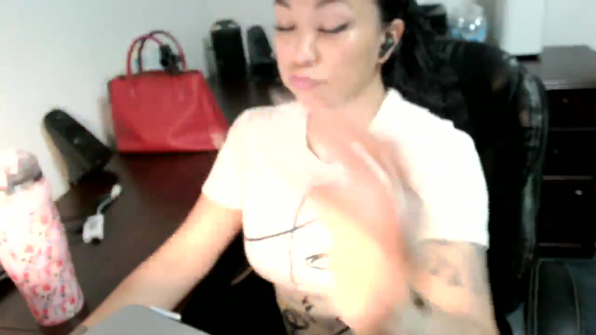 Gallery image thumbnail from MickaylaMoon's myfreecams stream on, 07/03/2024, 14:46 image 2 of 20