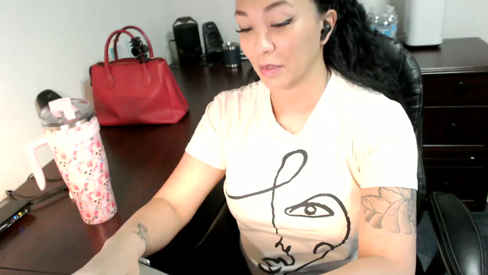 Gallery image thumbnail from MickaylaMoon's myfreecams stream on, 07/03/2024, 14:46 image 18 of 20