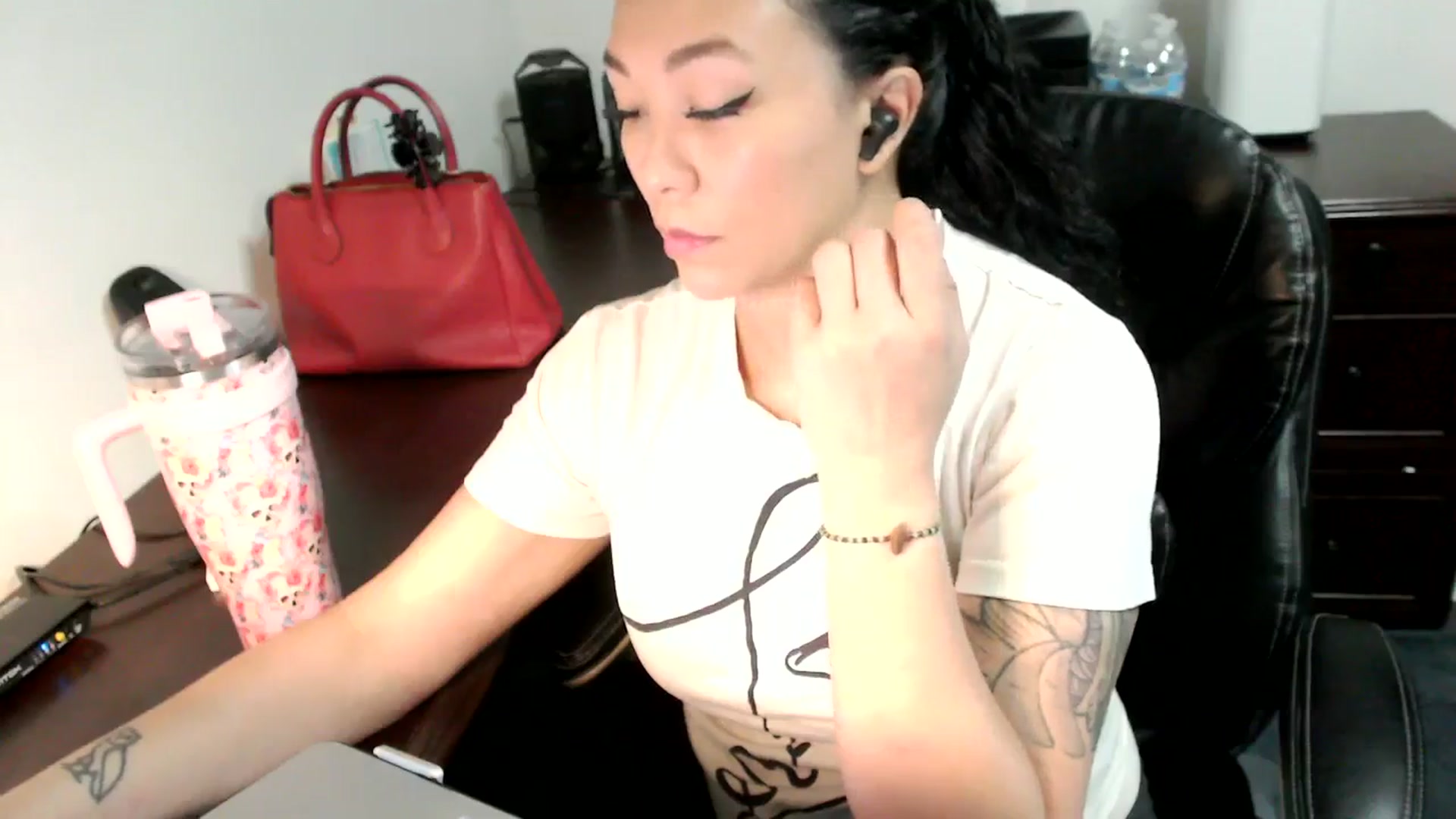 Gallery image thumbnail from MickaylaMoon's myfreecams stream on, 07/03/2024, 14:46 image 16 of 20