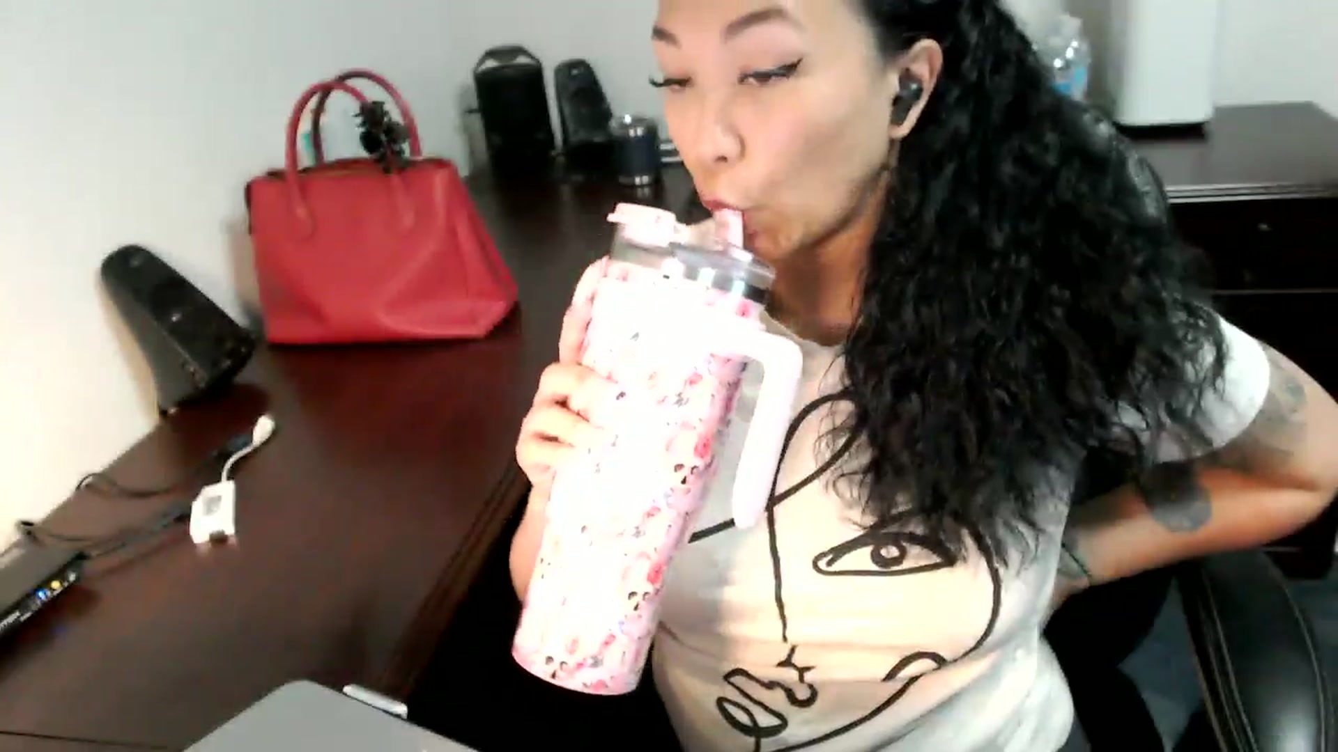 Gallery image thumbnail from MickaylaMoon's myfreecams stream on, 07/03/2024, 14:46 image 4 of 20
