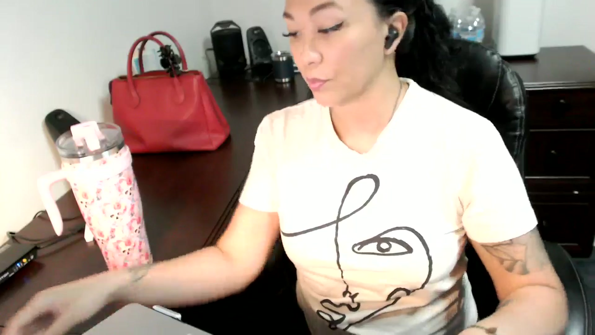 Gallery image thumbnail from MickaylaMoon's myfreecams stream on, 07/03/2024, 14:46 image 7 of 20