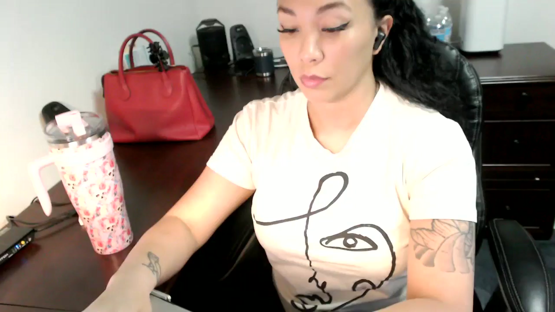 Gallery image thumbnail from MickaylaMoon's myfreecams stream on, 07/03/2024, 14:46 image 17 of 20