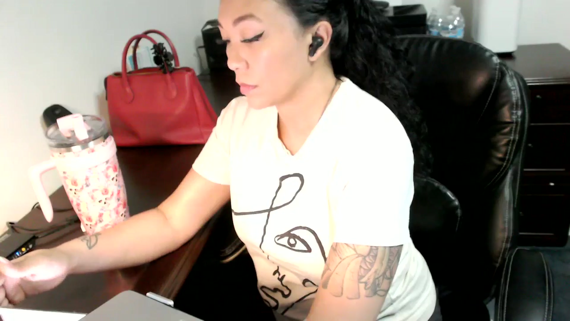 Gallery image thumbnail from MickaylaMoon's myfreecams stream on, 07/03/2024, 14:46 image 9 of 20