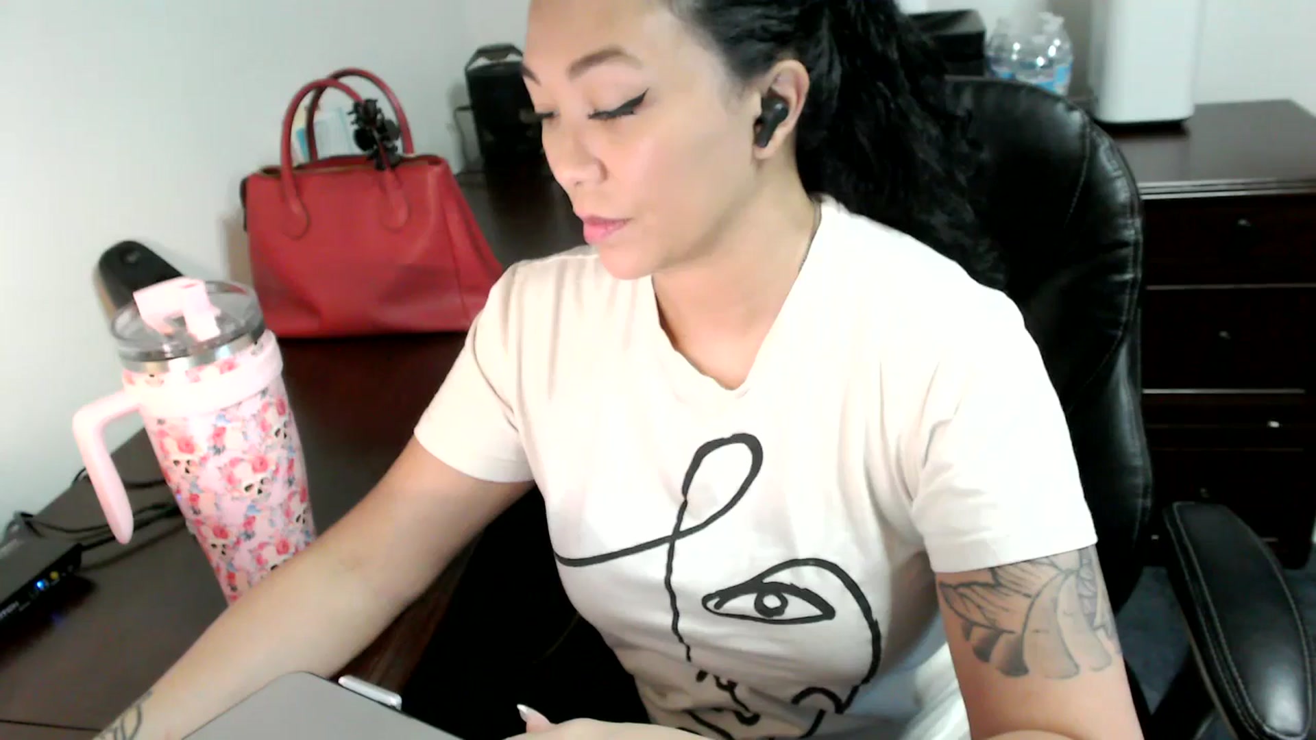 Gallery image thumbnail from MickaylaMoon's myfreecams stream on, 07/03/2024, 15:01 image 18 of 20