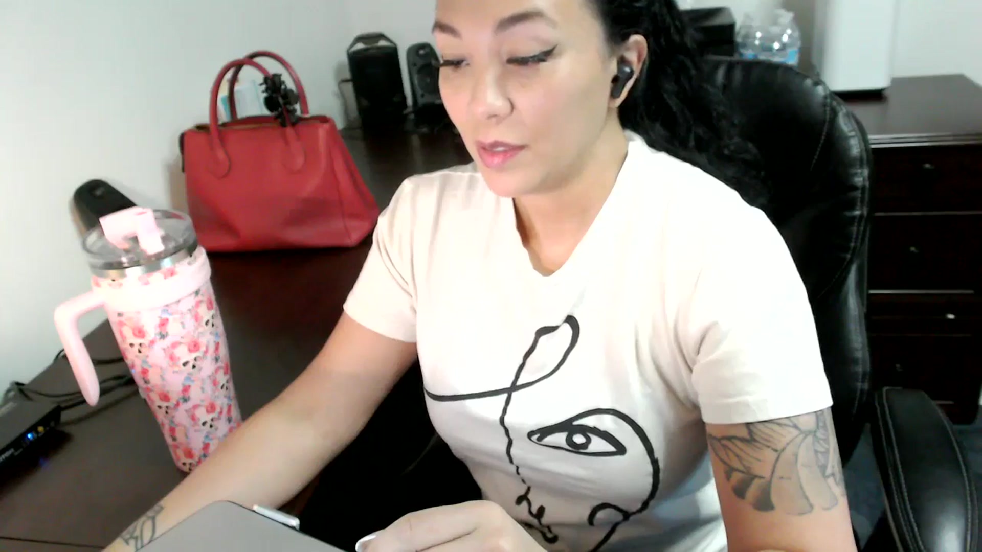 Gallery image thumbnail from MickaylaMoon's myfreecams stream on, 07/03/2024, 15:01 image 10 of 20