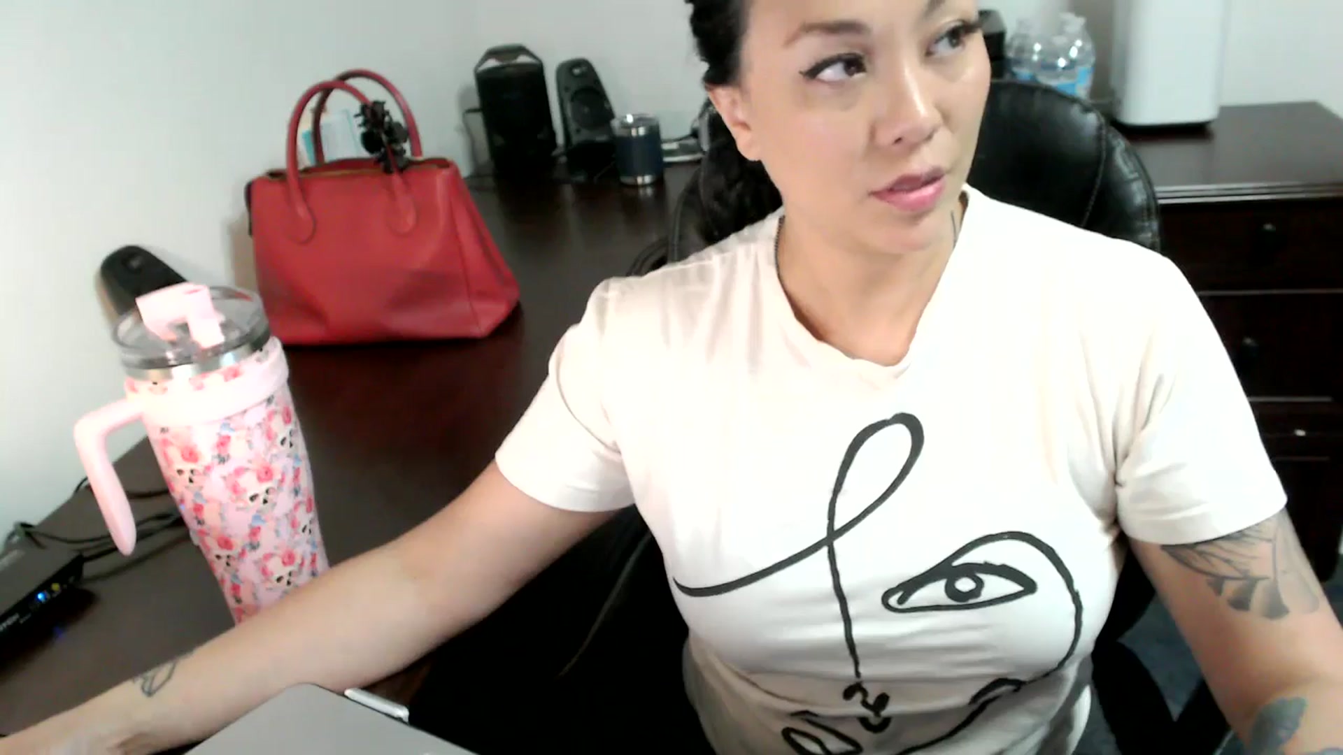 Gallery image thumbnail from MickaylaMoon's myfreecams stream on, 07/03/2024, 15:01 image 17 of 20
