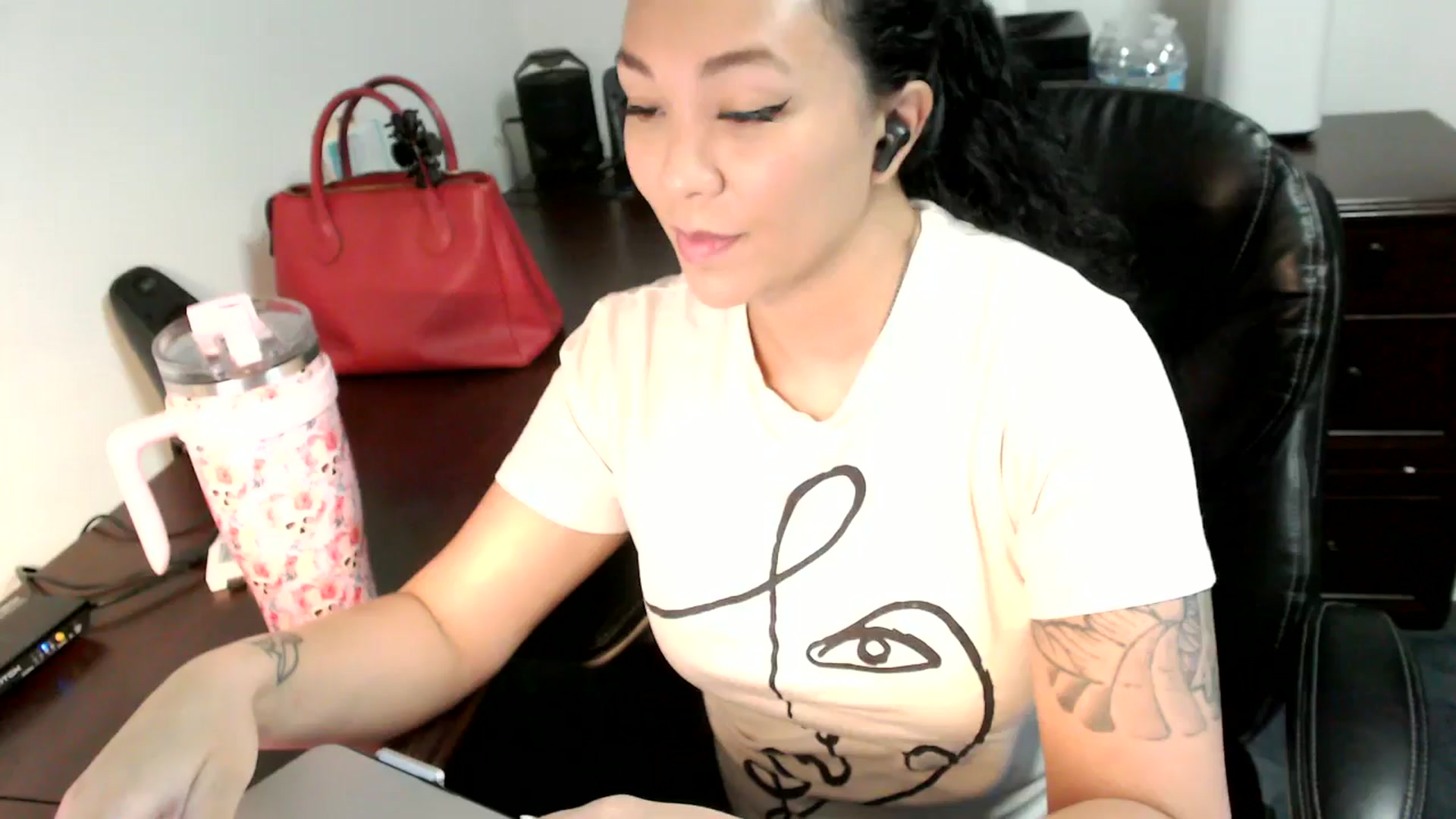 Gallery image thumbnail from MickaylaMoon's myfreecams stream on, 07/03/2024, 15:01 image 1 of 20