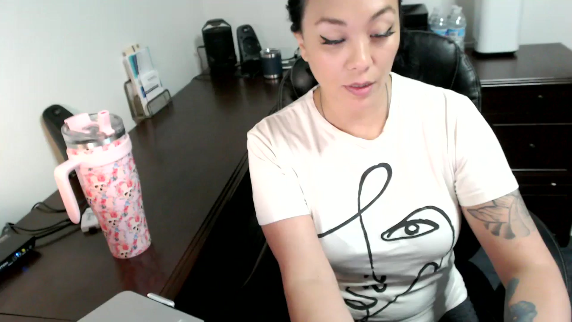Gallery image thumbnail from MickaylaMoon's myfreecams stream on, 07/03/2024, 18:25 image 1 of 20